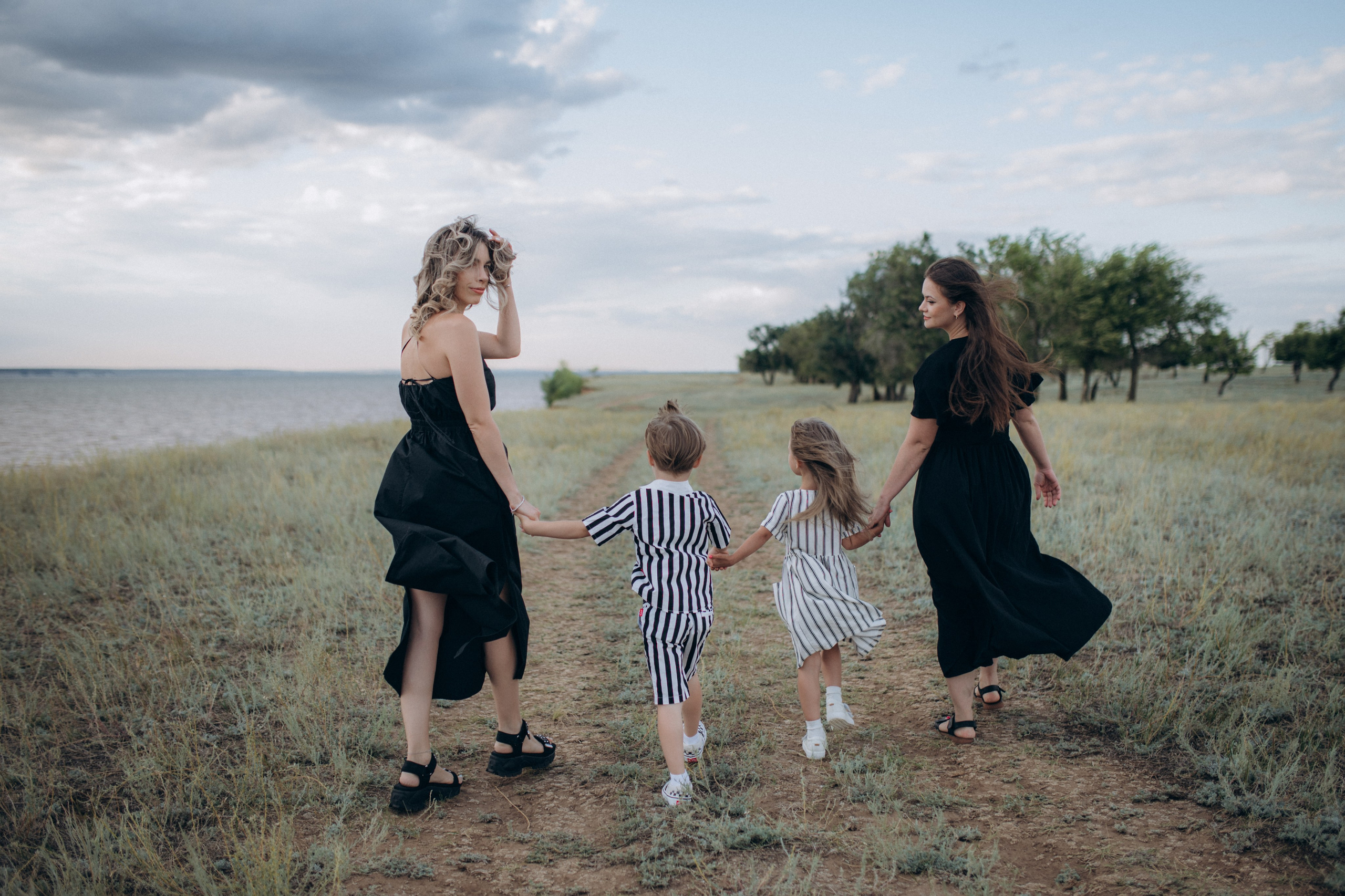 Наташа, Степа, Василиса, Лера. Www.ostermiller.ru