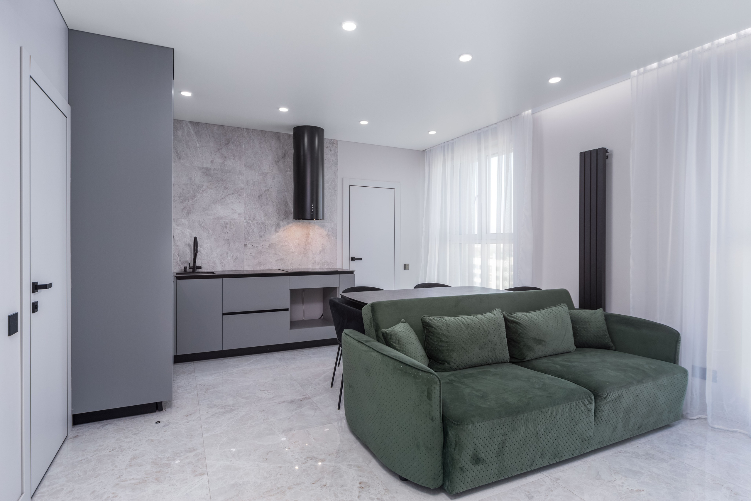 Кухня-гостиная в трехкомнатной квартире в Минск Мир