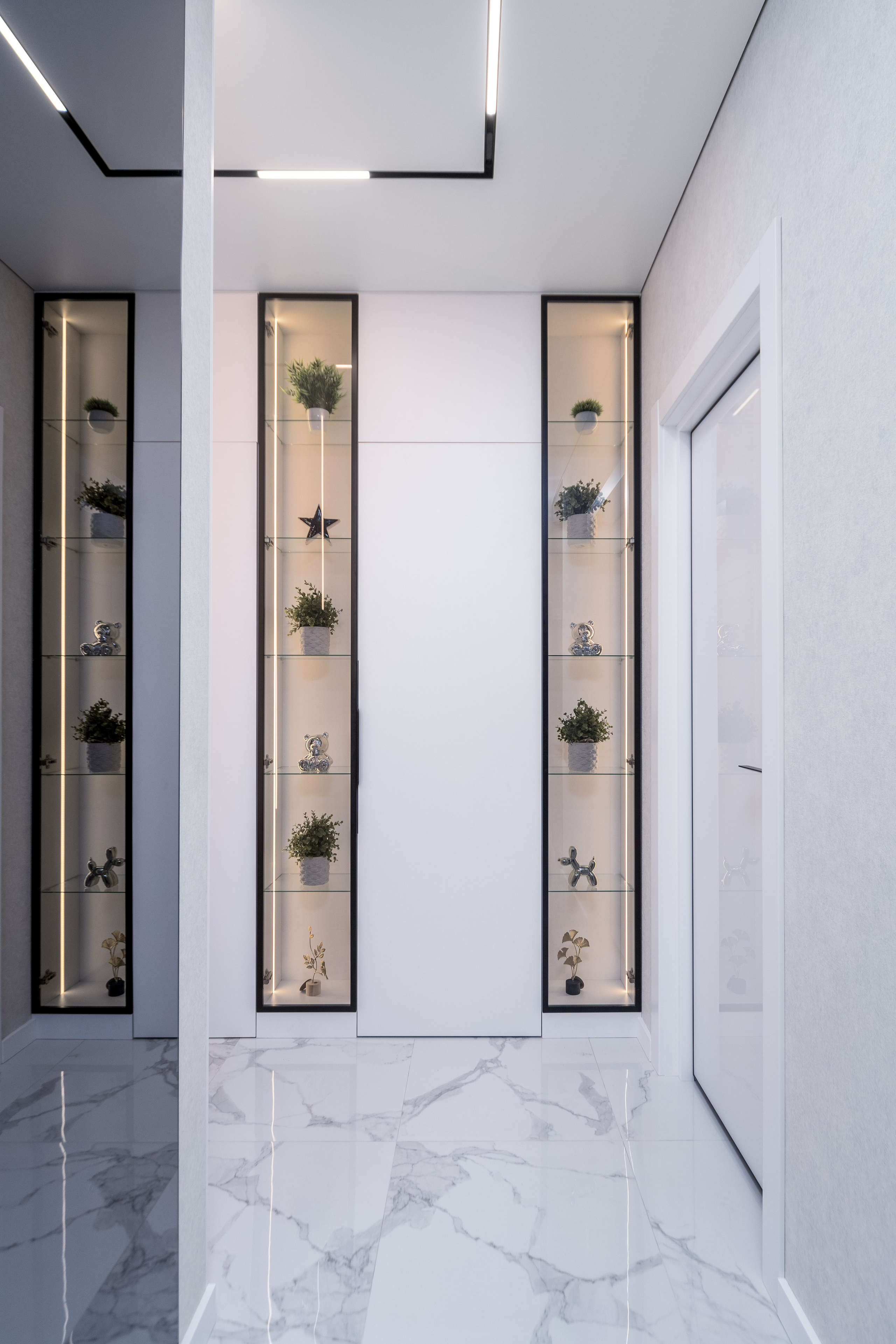 Фото интерьера коридора в трехкомнатной квартире в жк Минск Мир