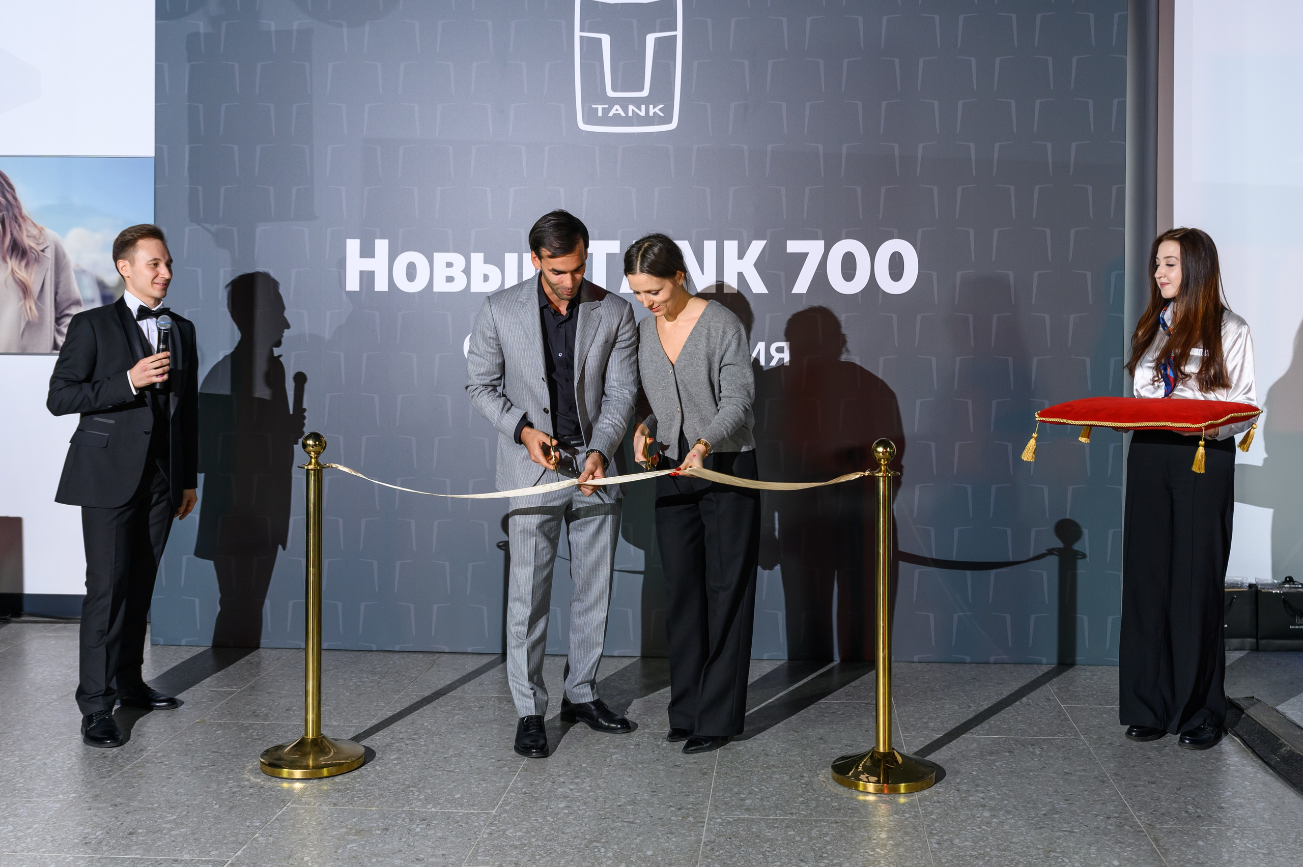 Автосалон Танк. Свадебный фотограф Москва Юрий Кульман