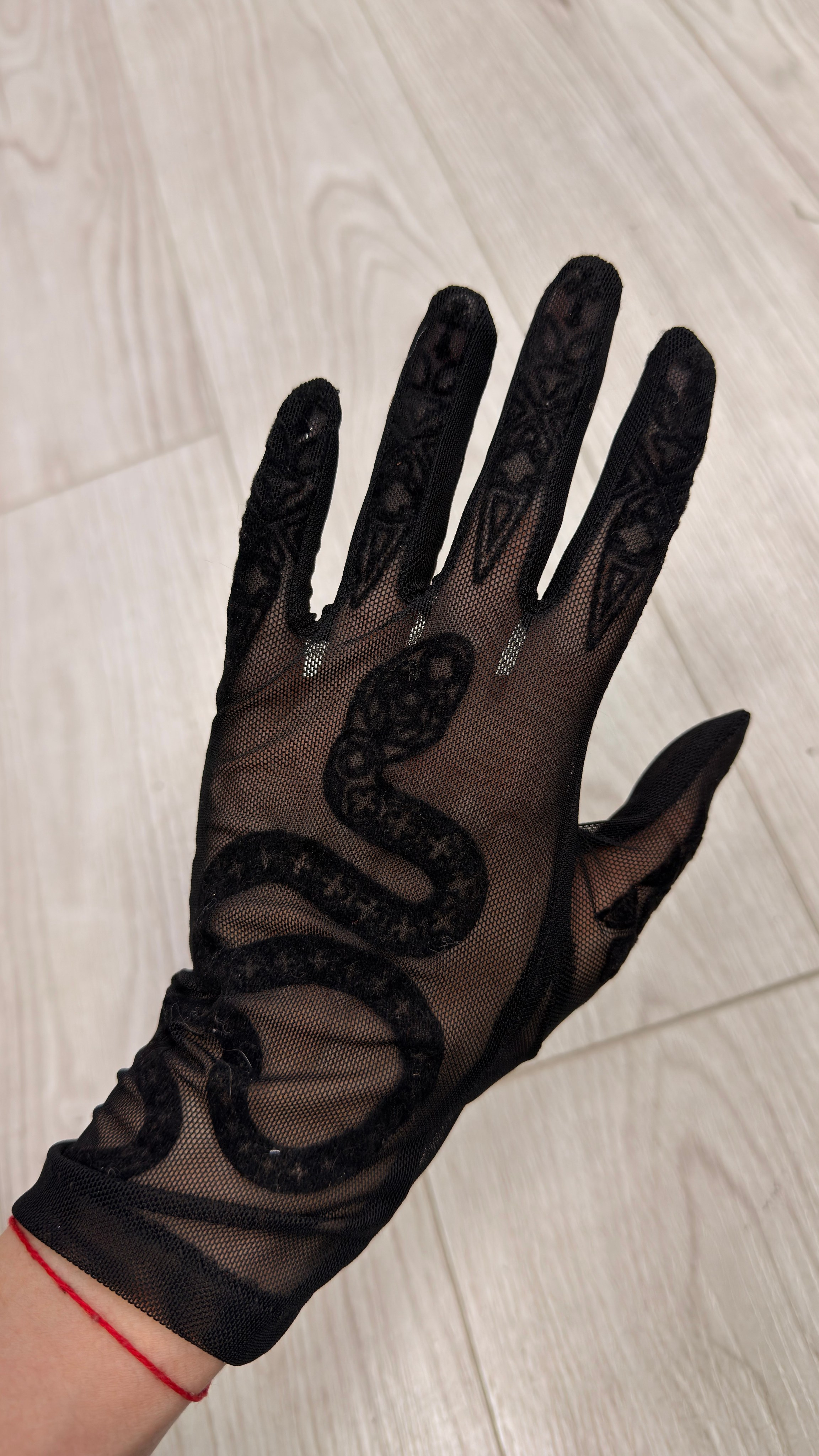 Перчатки в аренду. Аренда костюмов, платьев и реквизита для фотосессий на Камчатке