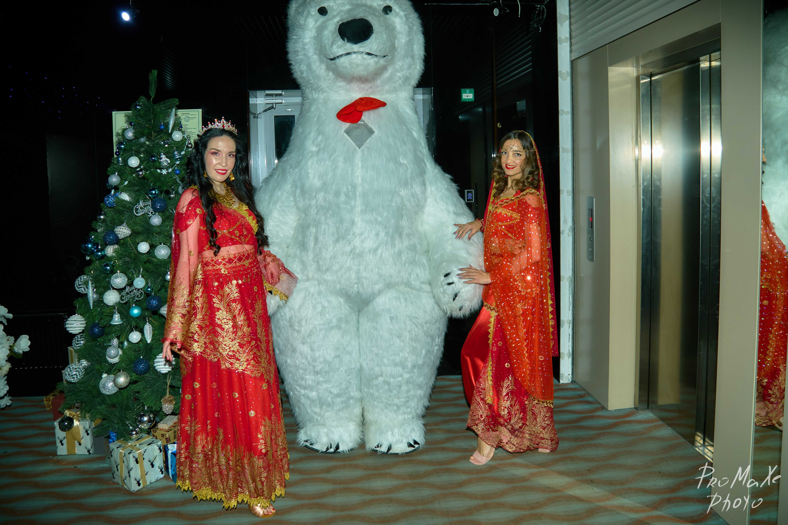 Фотозона КРАСА МАСС-МЕДИА ЧУВАШИИ. Владимир Суздалов (ProMaXe) — Портретный фотограф, тематические фотосессии в Чебоксарах