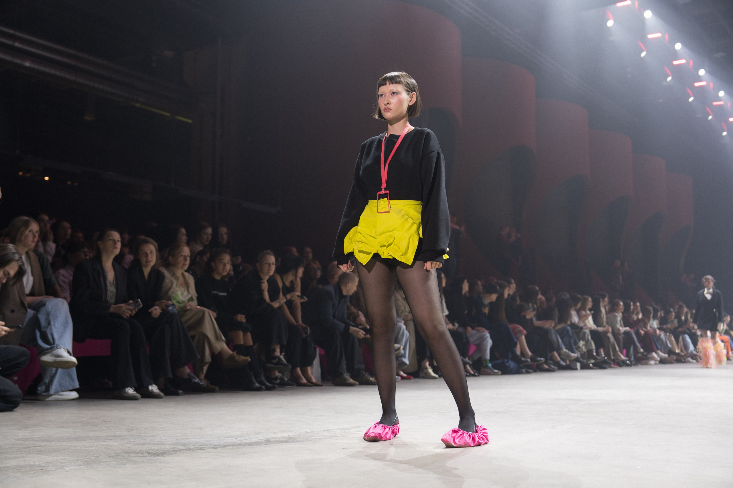 Показ Школы дизайна НИУ ВШЭ. Фотограф Николай Прокофьев модельные тесты в Москве