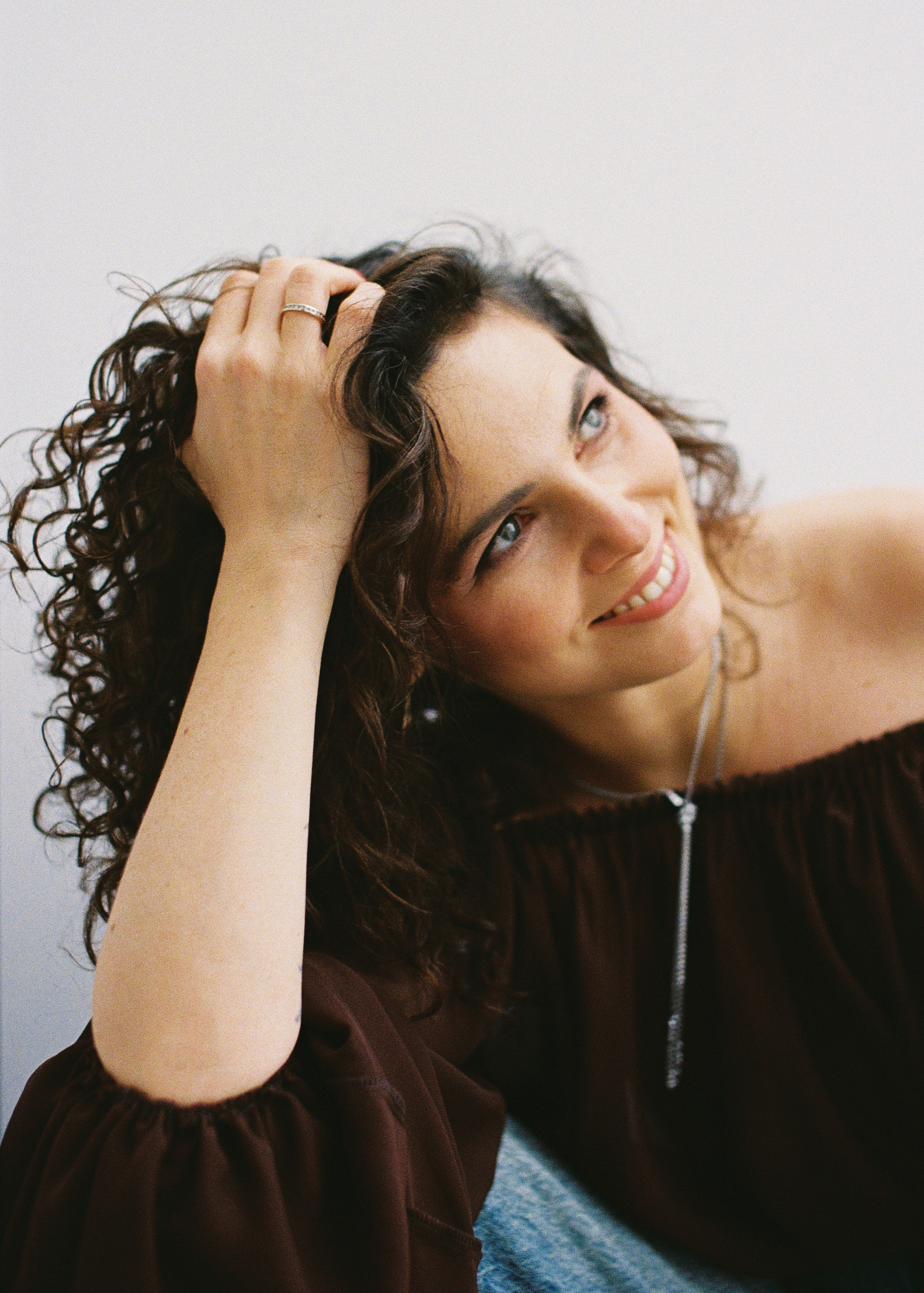 Портретная фотосъемка на пленку Жанна эмоции лицо естественное выражение портрет фотограф Ксения Давыдова Санкт-Петербург