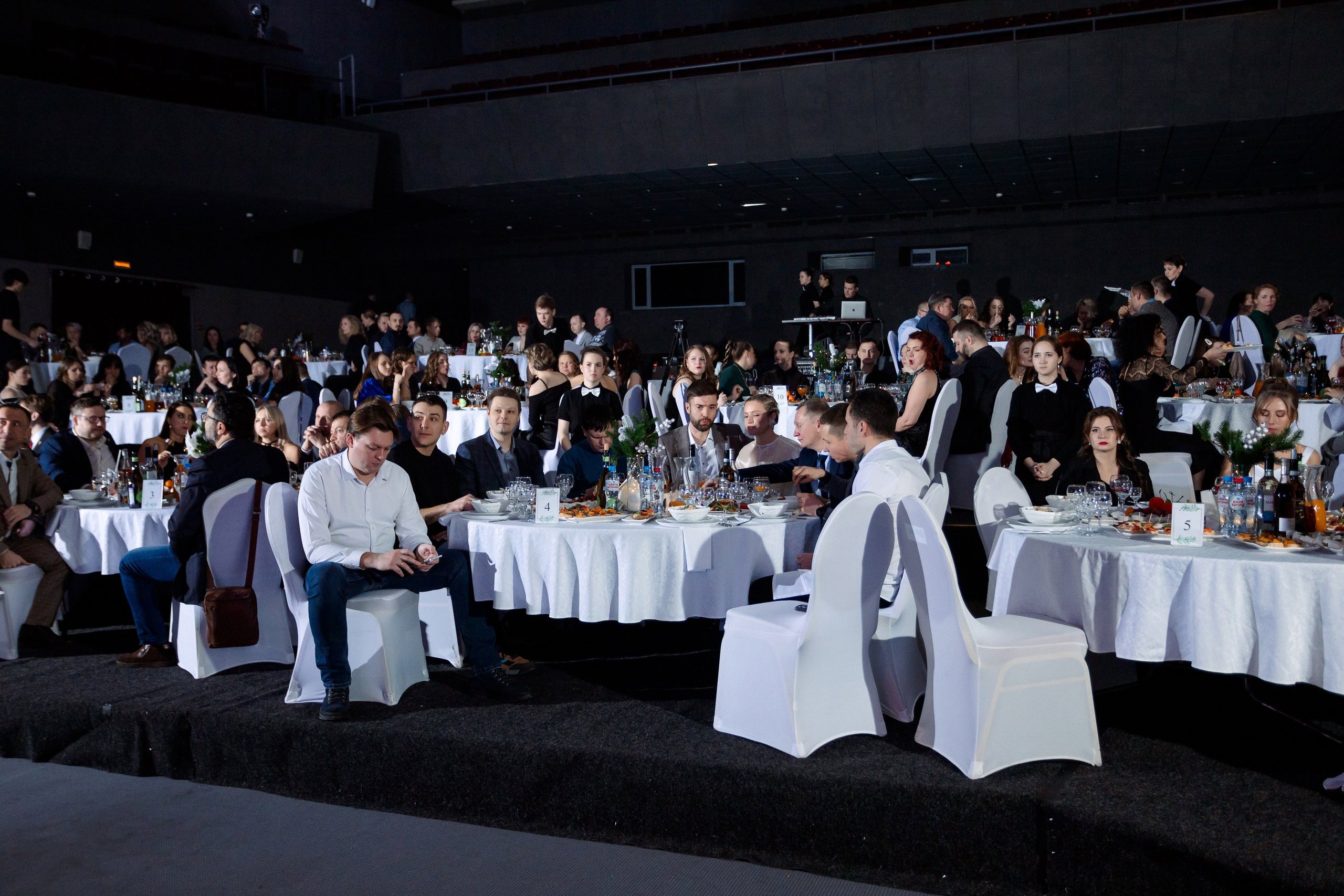 РЕПОРТАЖ: НОВЫЙ ГОД В ДК МЕТАЛЛУРГ. Профессиональный фотограф в Ижевске Леша Петров