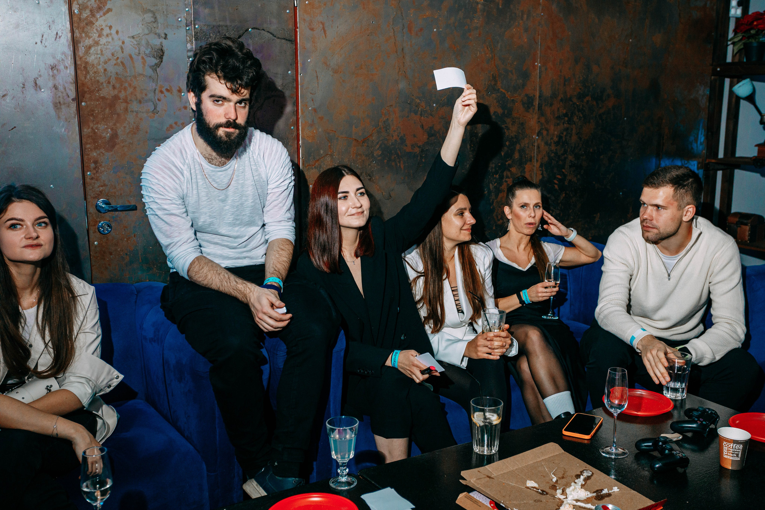 ЮНОСТЬ ВСЁ ПРОСТИТ