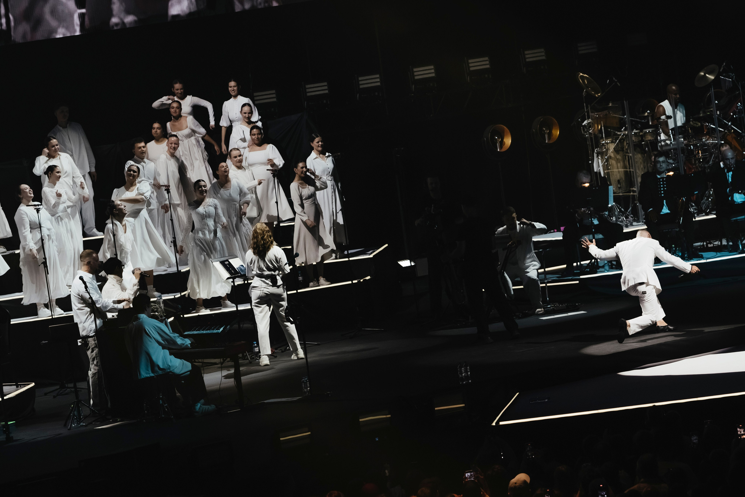 Концерт L’ONE с хором и симфоническим оркестром в Live Арене 19 октября 2025. Репортажный, event, концертный и backstage фотограф из Москвы Виталий Кривцов