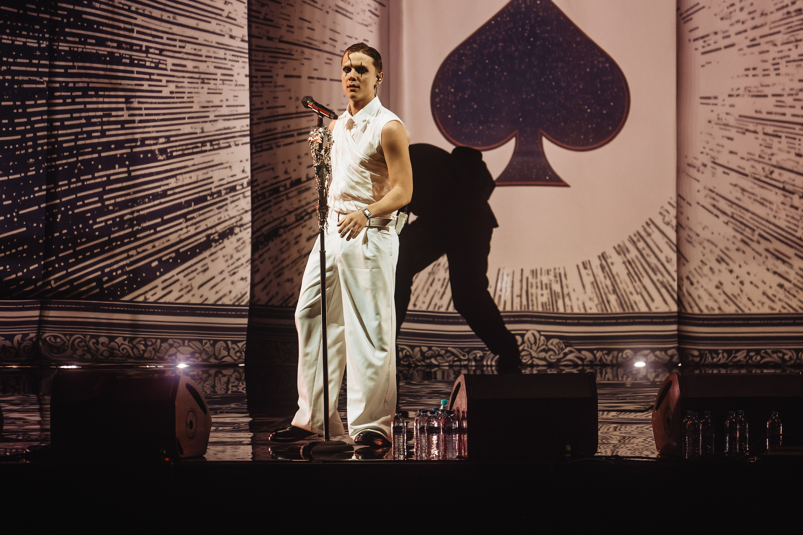 ВАНЯ ДМИТРИЕНКО