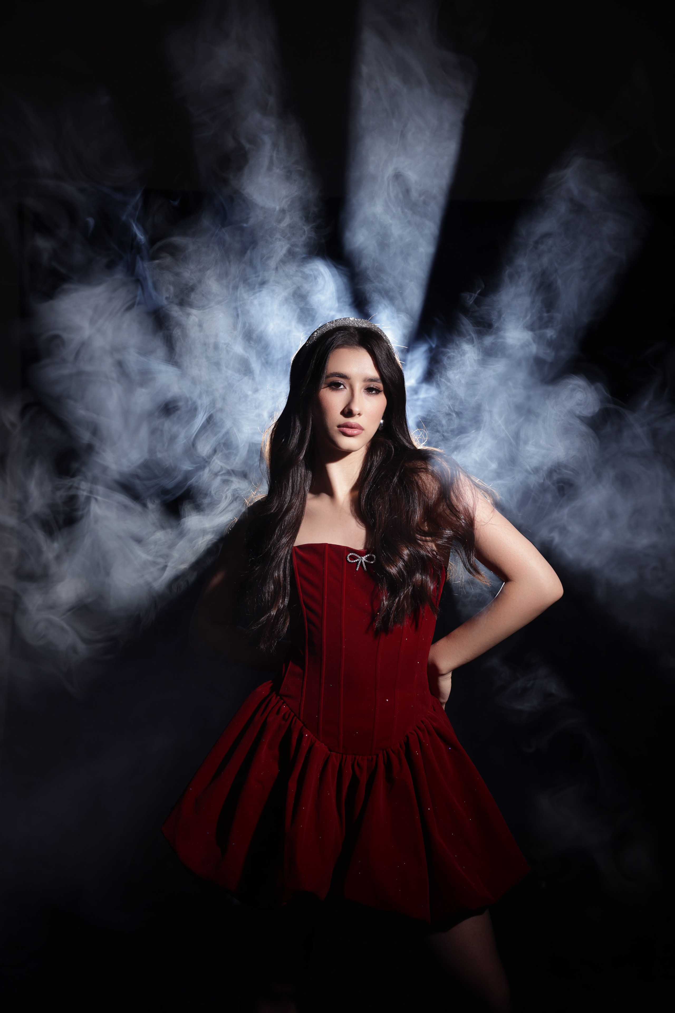 Фотосессия в студии. Я — фотограф, который помогает запечатлеть самые важные моменты вашей жизни!