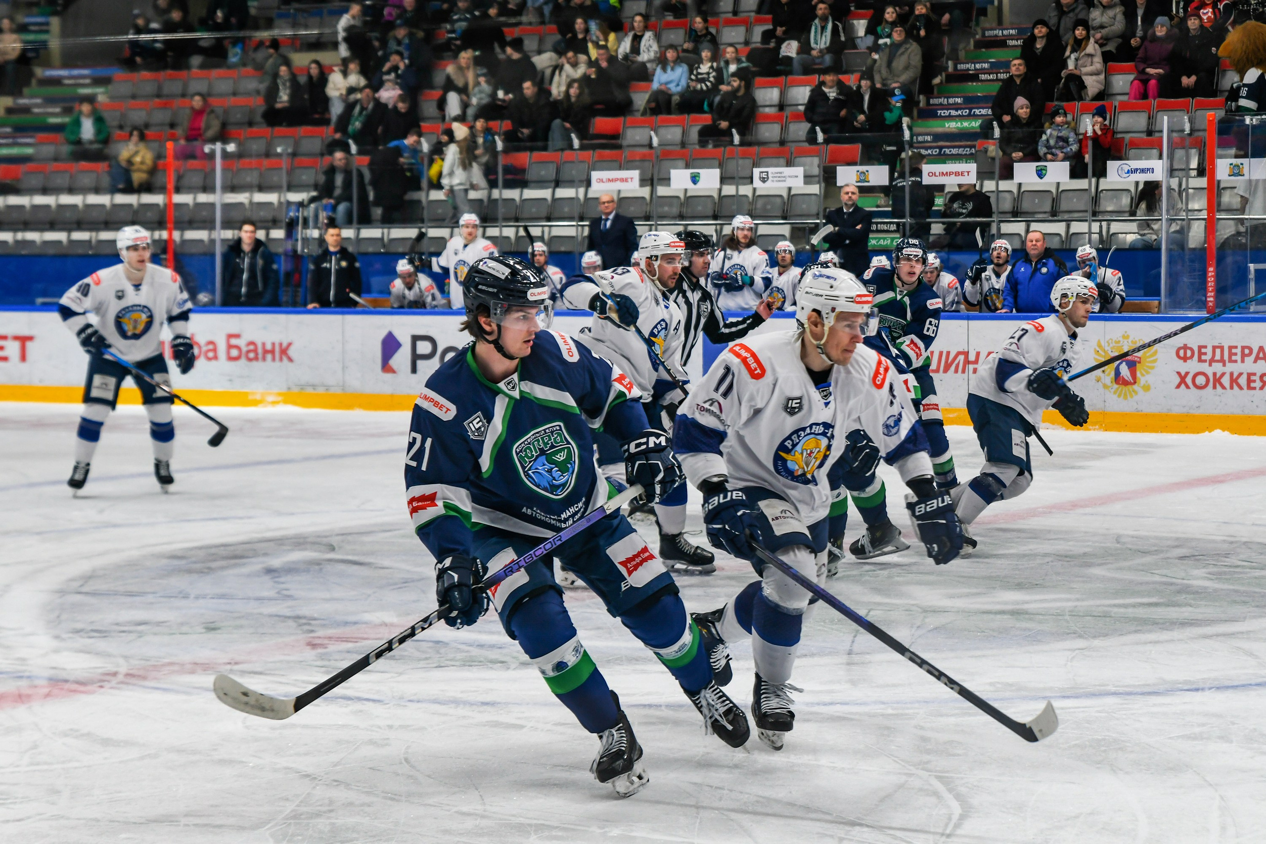 Матчи регулярного чемпионата ВХЛ. Фотограф в Ханты-Мансийске Евгений Жуланов