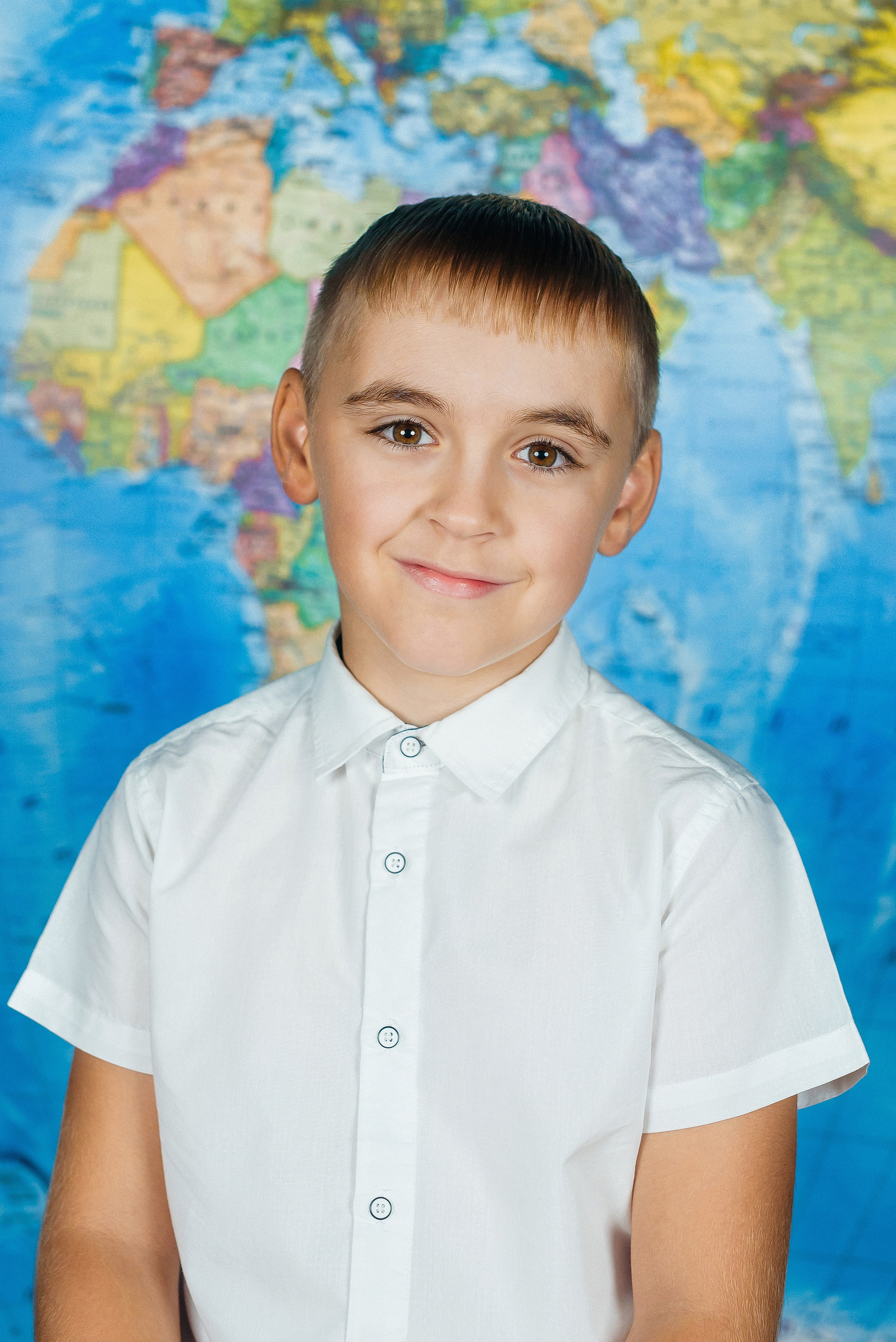 На фоне карты. Семейный фотограф в Барнауле