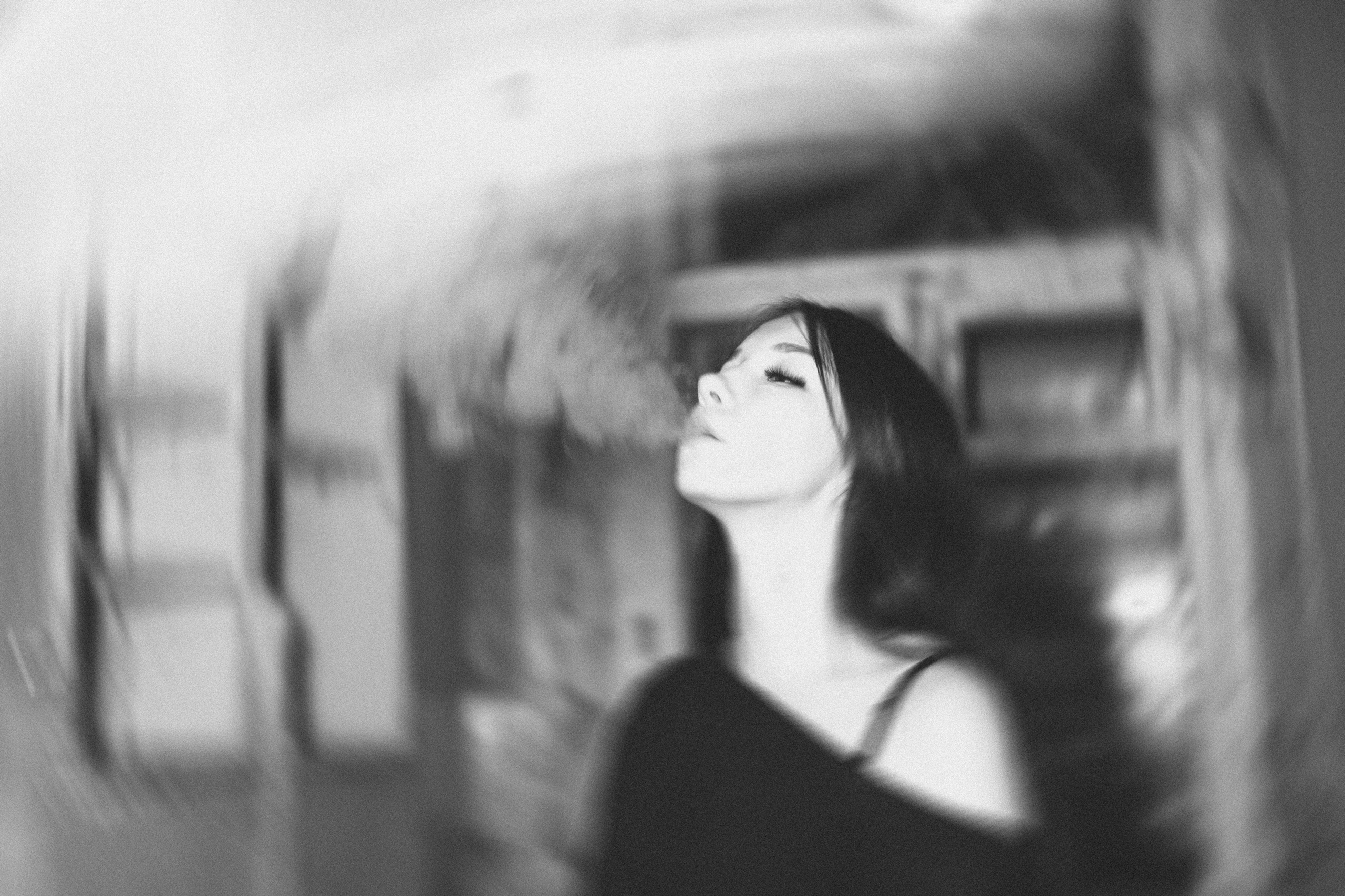 Эльвина в ярости на заброшке. Арсений Марасинский — фотограф в Казани