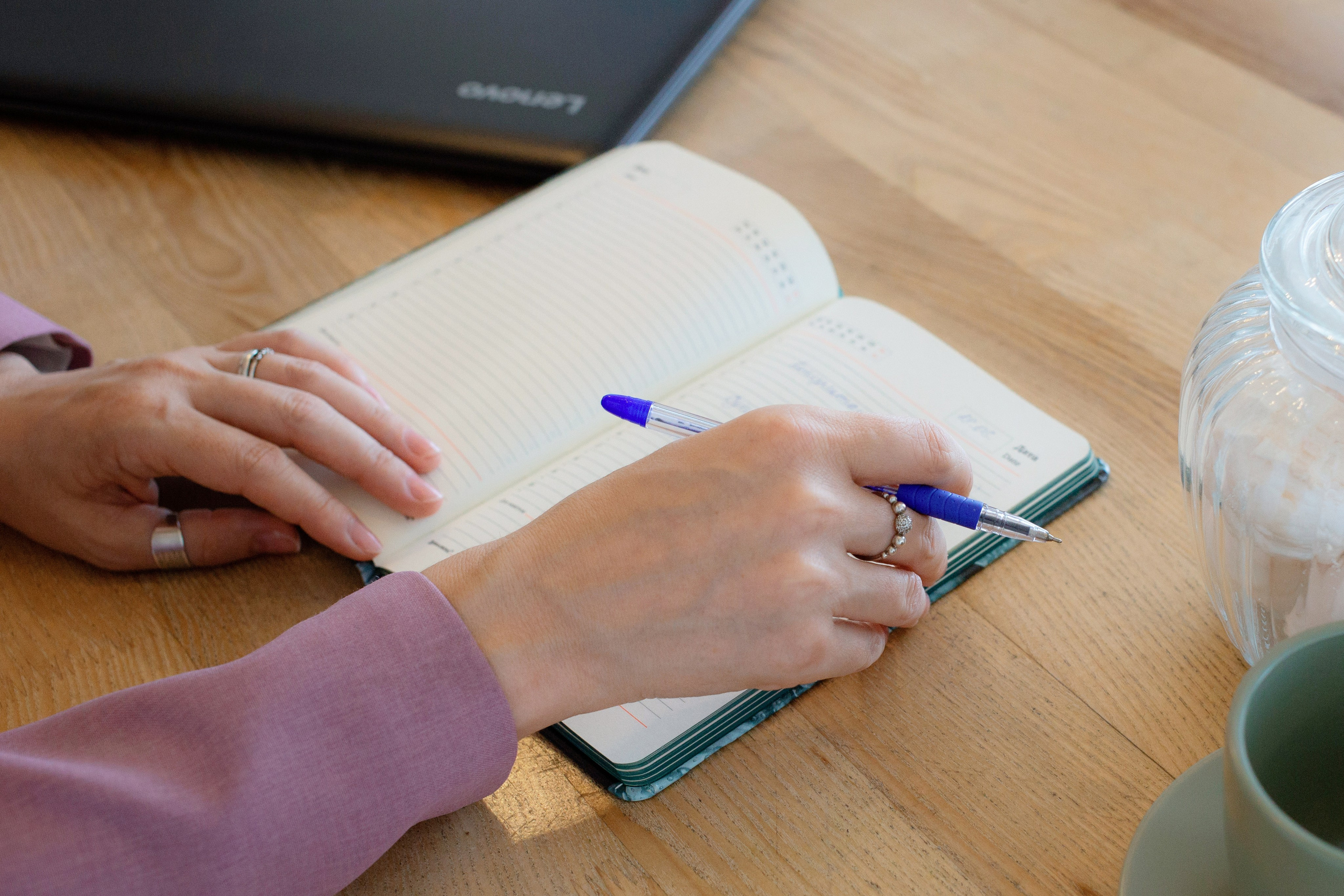 Профессиональные фото психолога для сайта и соцсетей в СПб. Портретные фотосессии, контент-съемки, репортаж