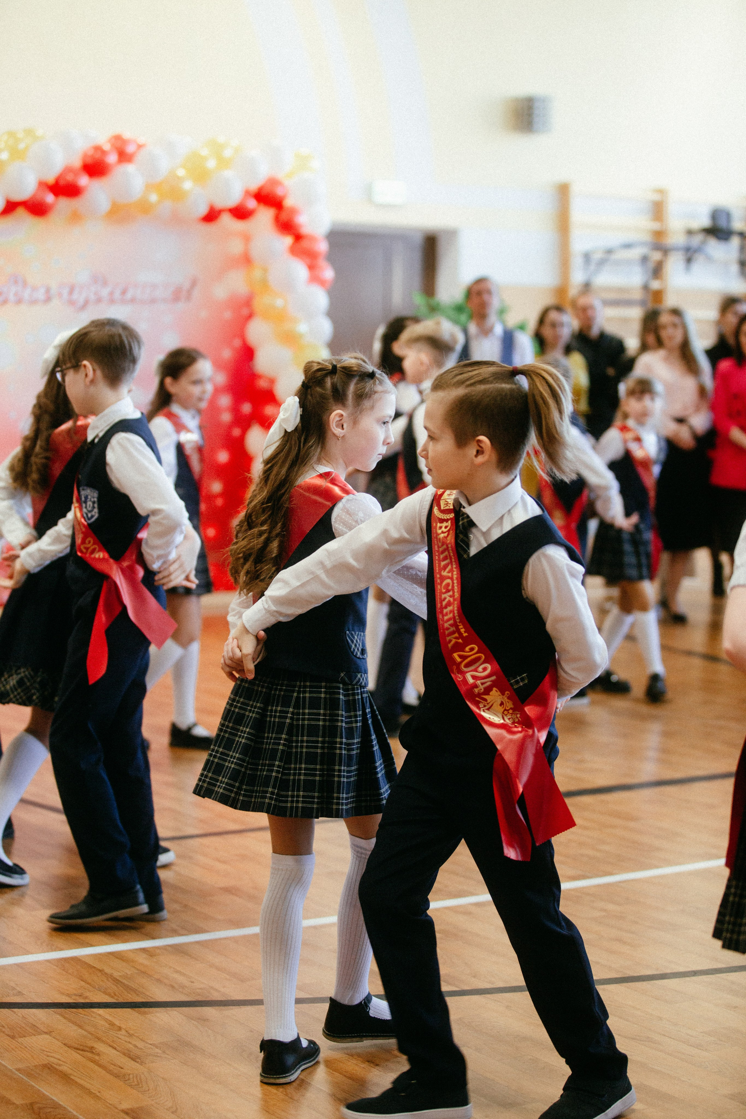 Выпускной в начальной школе. Арт-фотограф Крис Л. в Тобольске: портрет, семейные, свадьбы