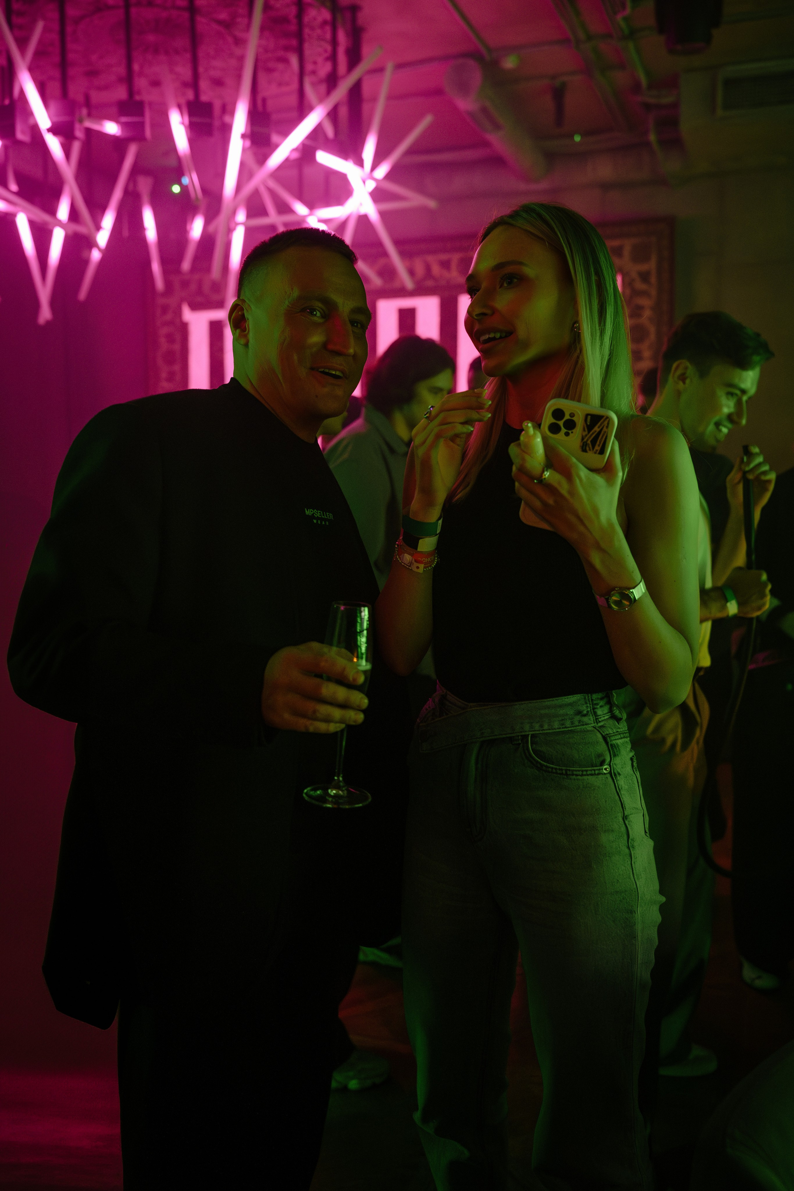 Вечеринка OSNOVATELI.LIVE репортажный фотограф Саша Дружинина. Репортажный фотограф в Москве Саша Дружинина