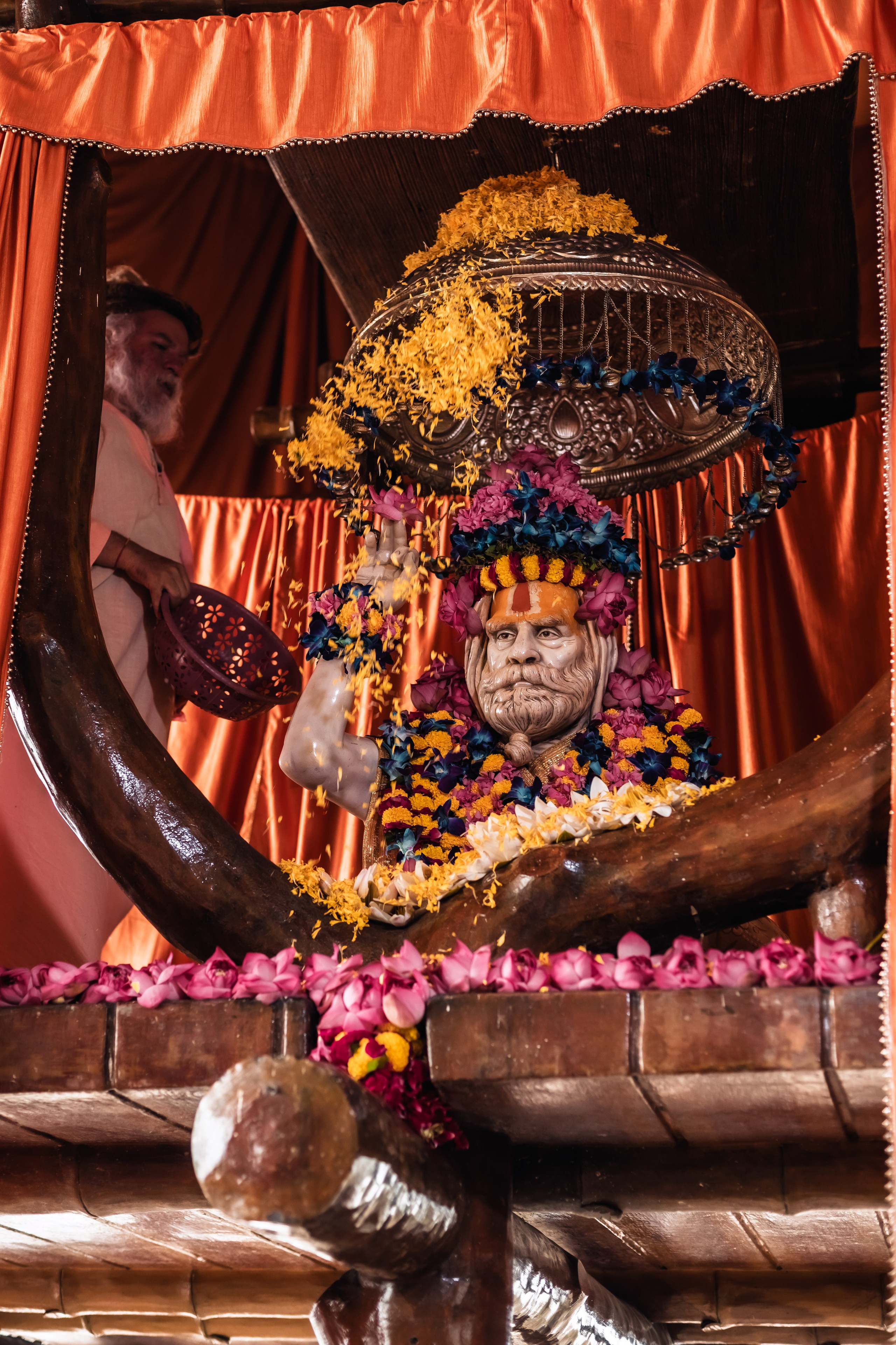 Abhisheka Devraha Baba on Sri Devdas ji maharaj bd. Mariam Bagdasaryan