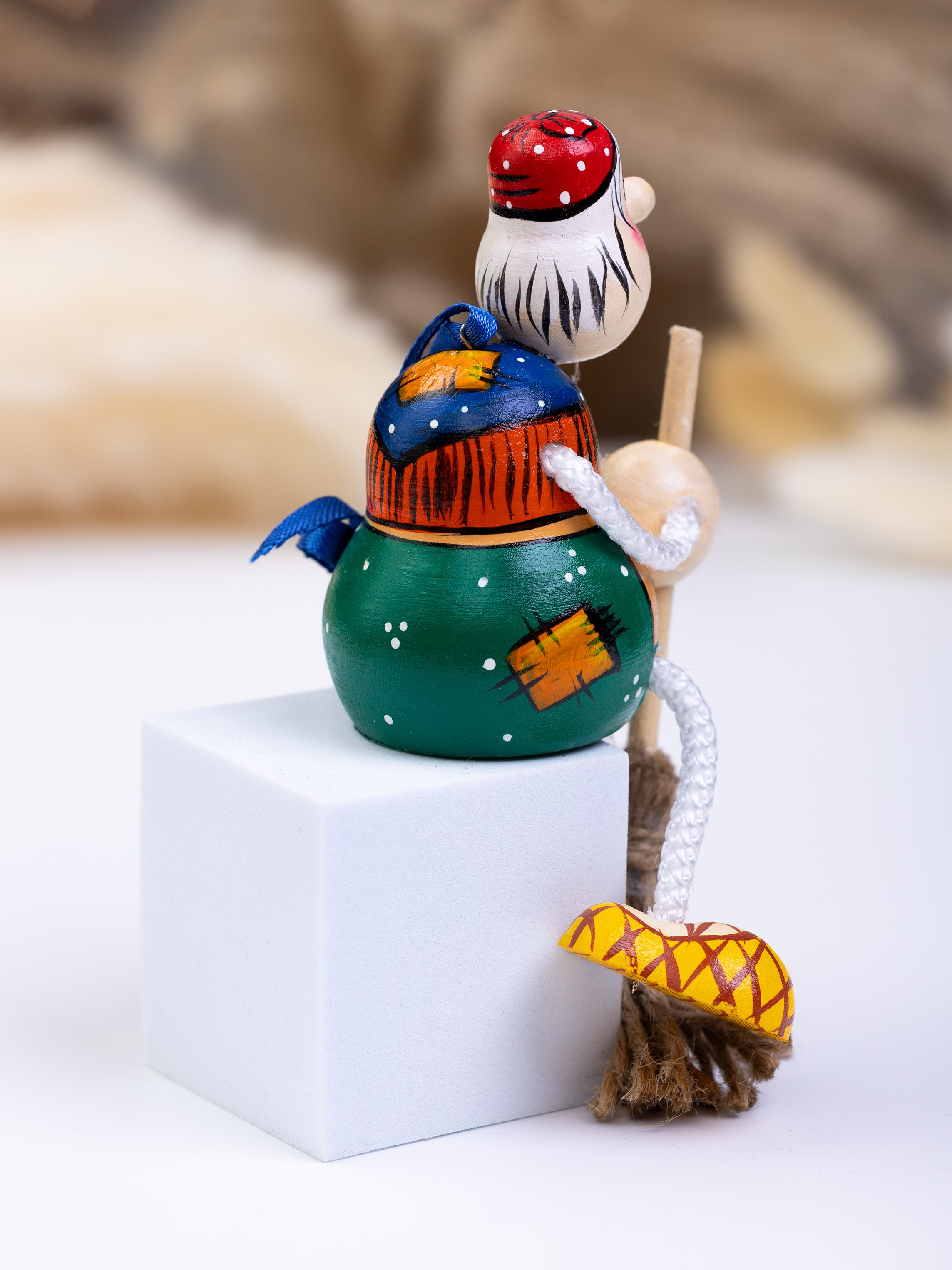 Деревянные игрушки ручной росписи. Фотостудия T-CUBE