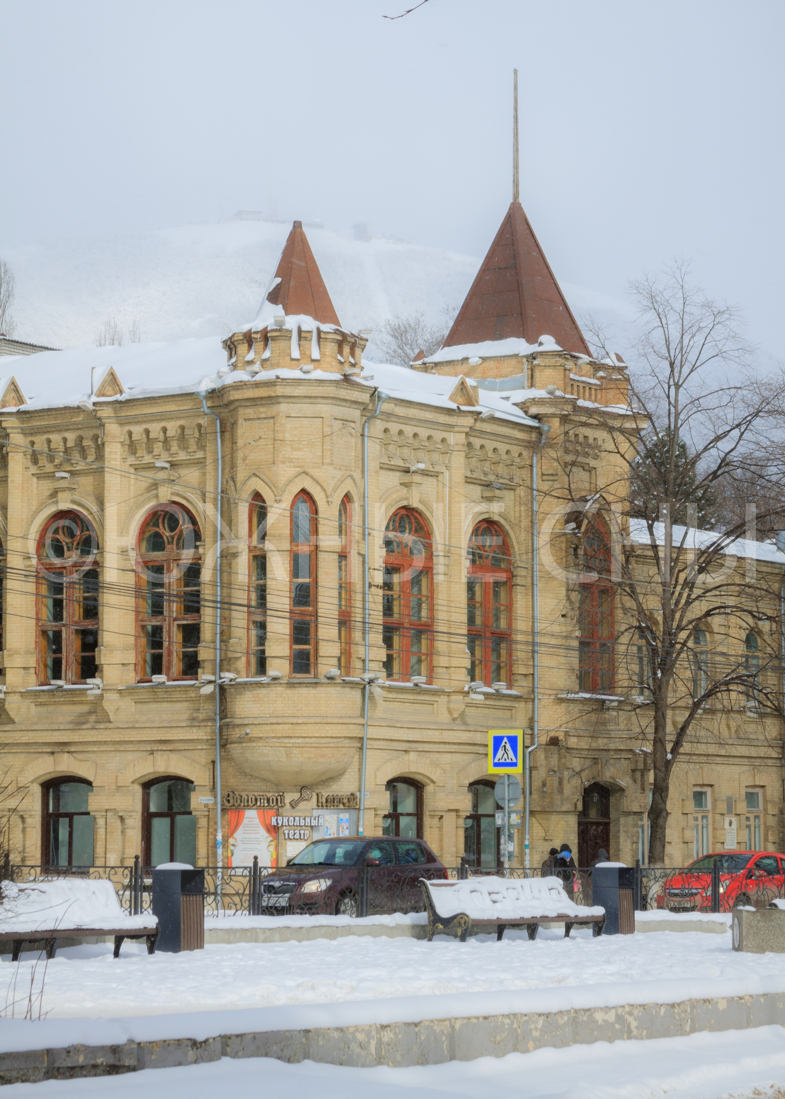 Старинное здании бывшей городской Думы Пятигорска