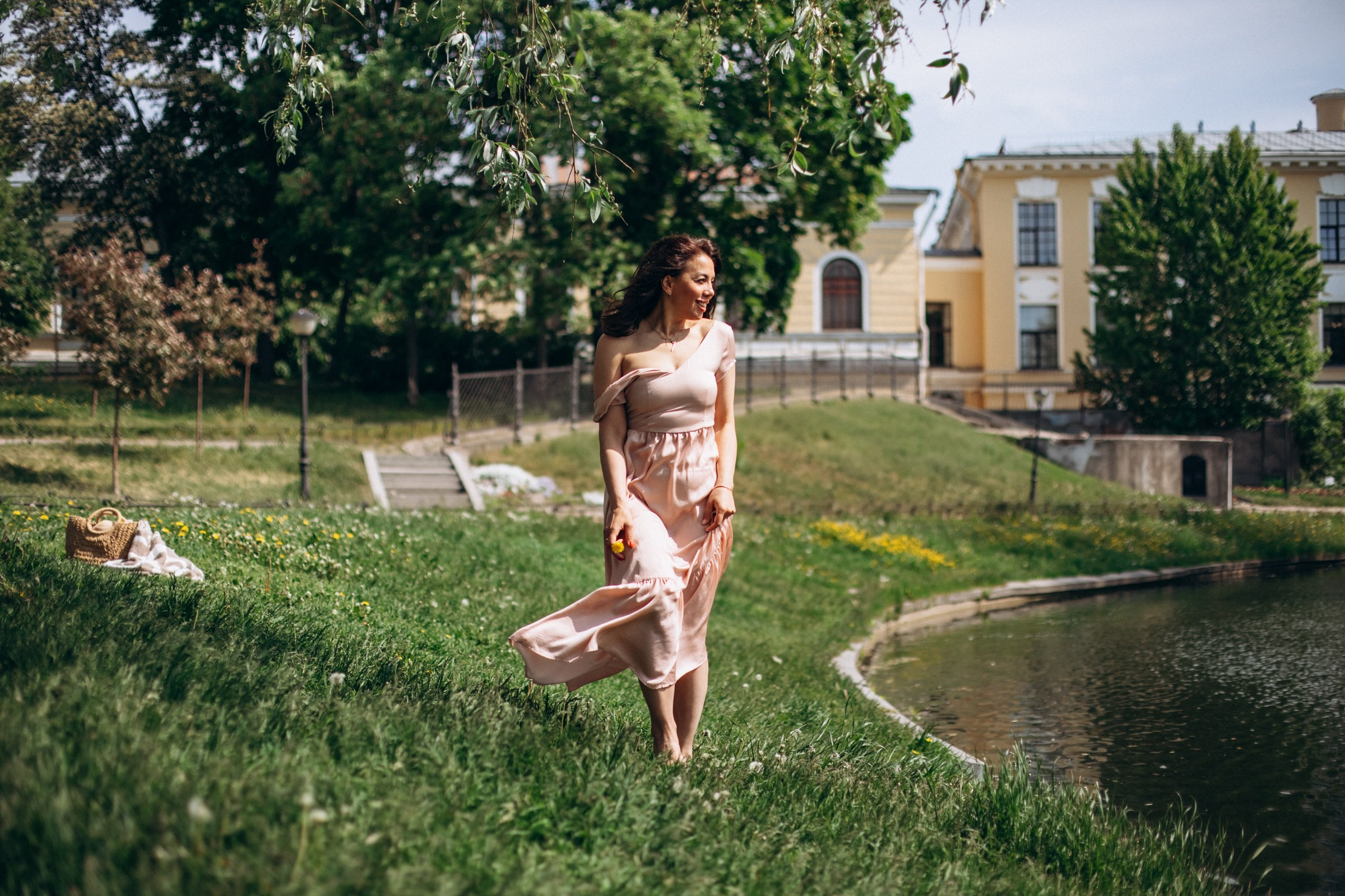 Анастасия в июне. Фотопрогулка в Петербурге. Индивидуальный и семейный фотограф в Санкт-Петербурге