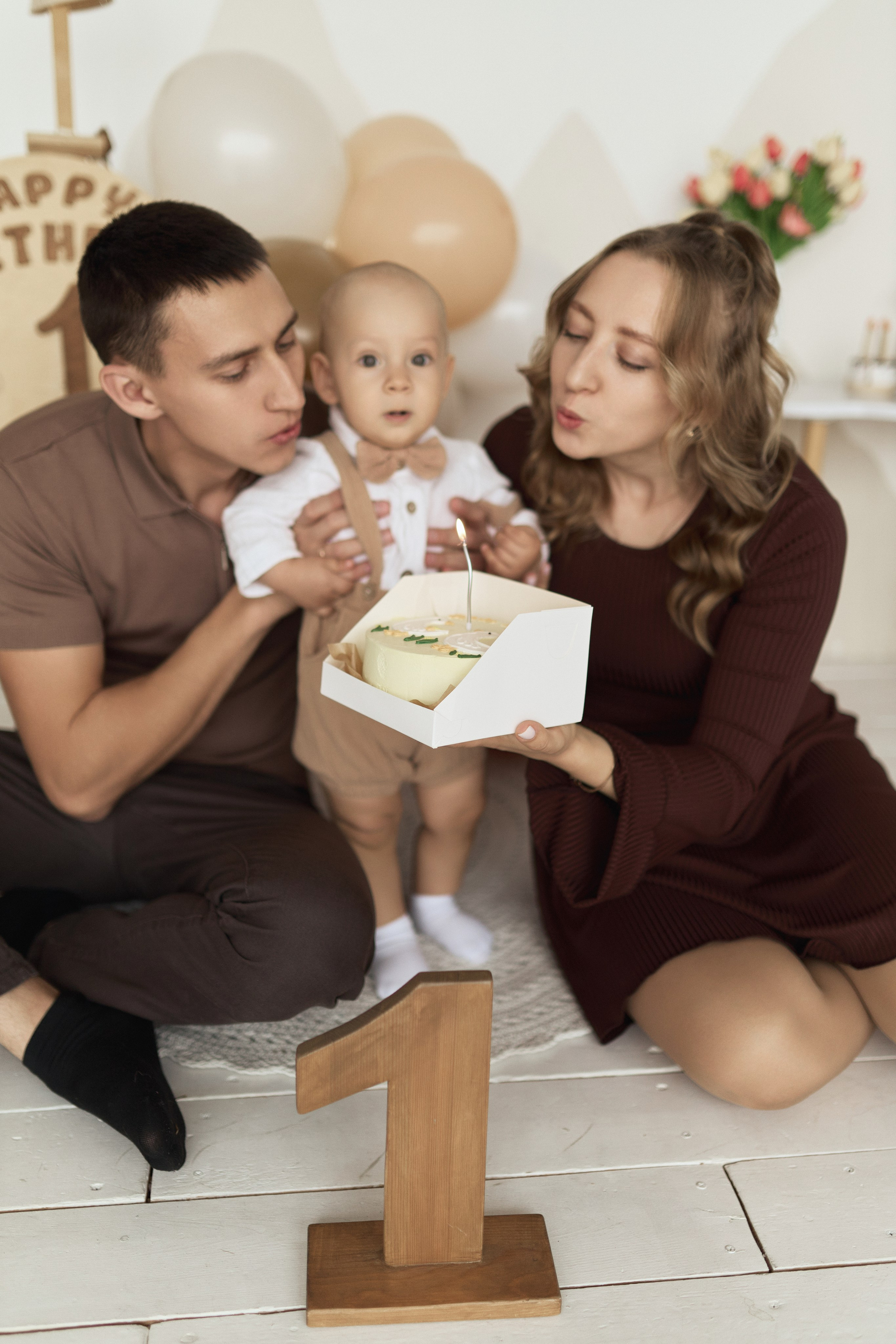 Семейная фотосессия в фотостудии. Алина Каравайцева. Фотограф в городе Барнаул