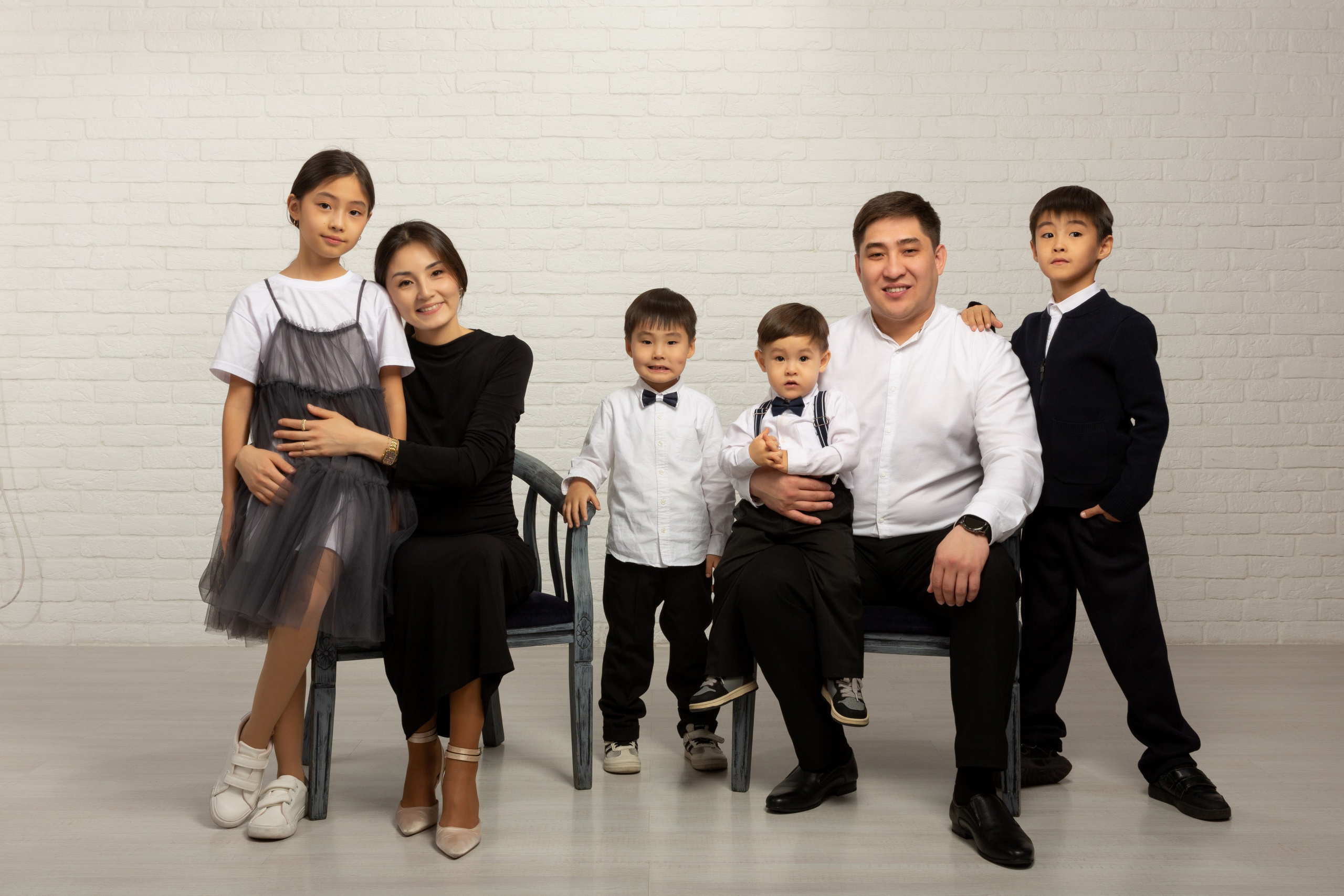 Фотосессия для большой семьи Алматы. Фотостудия Алматы. Семейная и детская фотостудия Family studio.Фотограф Алматы