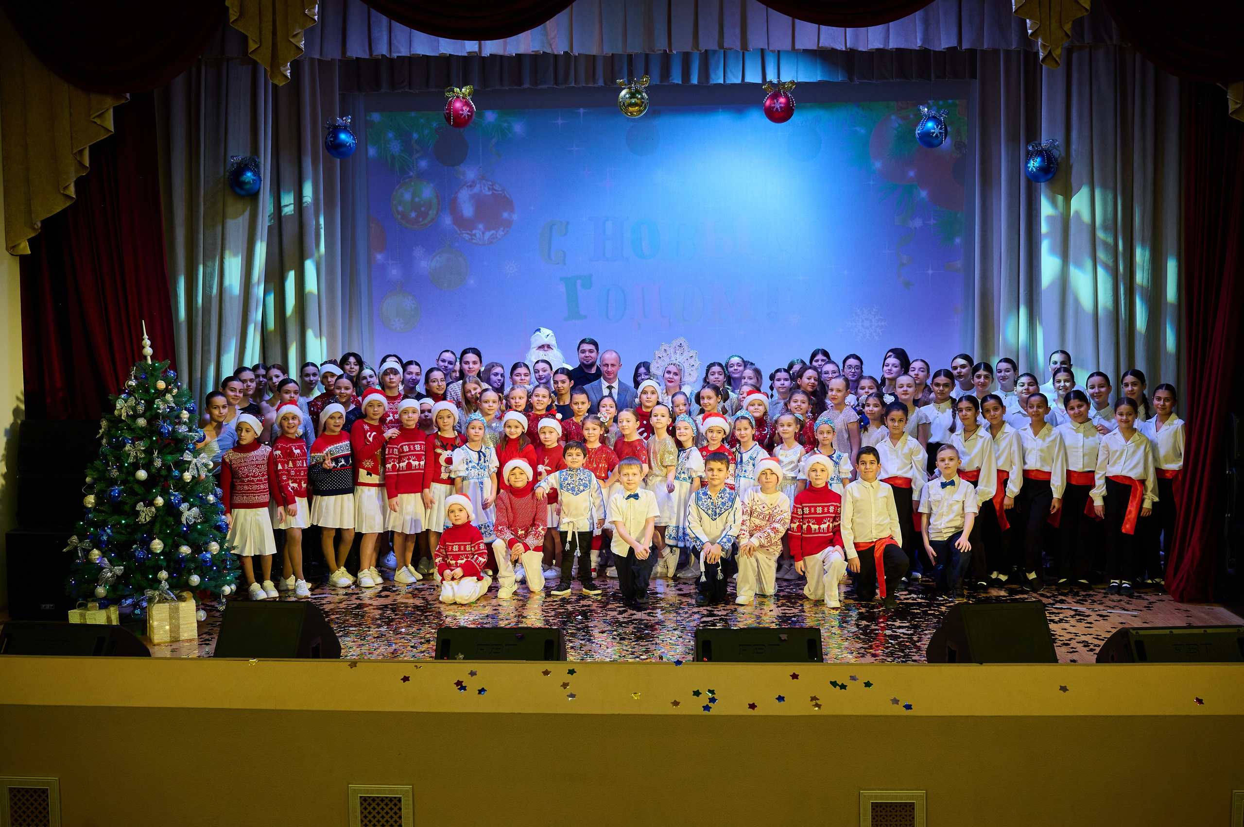 Концерт НГ В ДК. Жизнь курорта Кабардинка в фотографиях