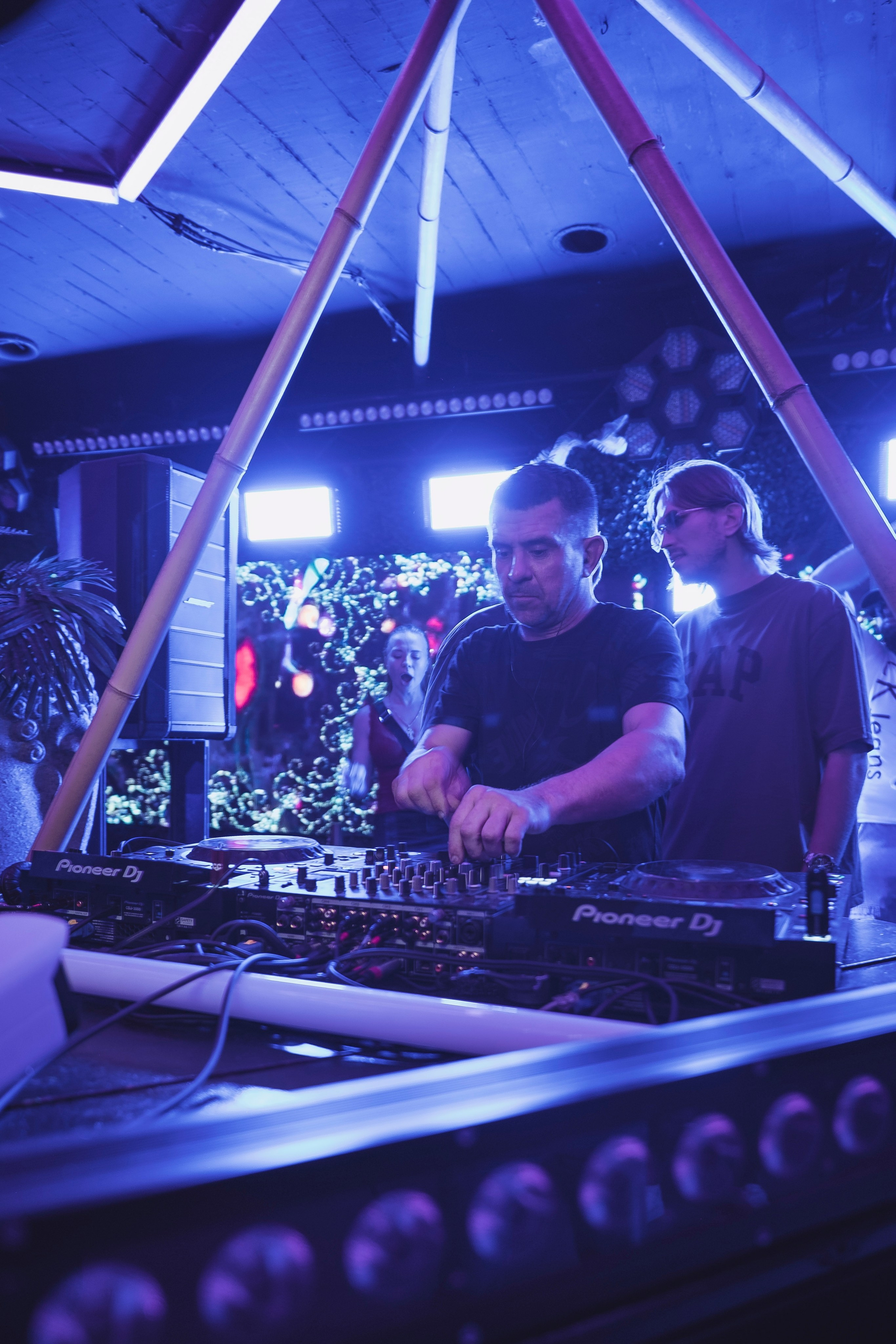 Embargo 27/04. Главная