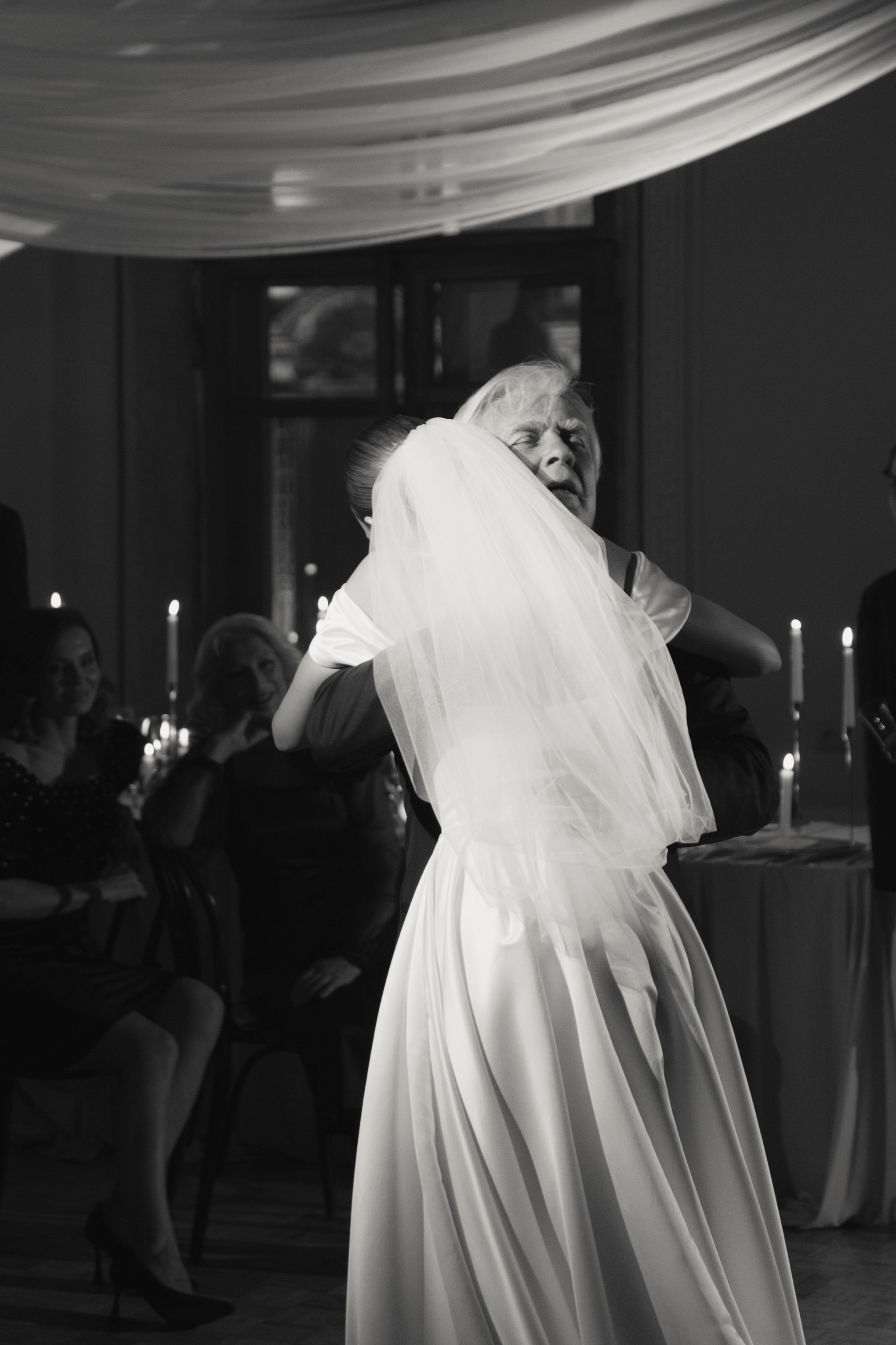 Камерный свадебный ужин при свечах в старинном особняке в фотостудии 21. Kult. Ярослава Ерина — свадебный фотограф в Москве