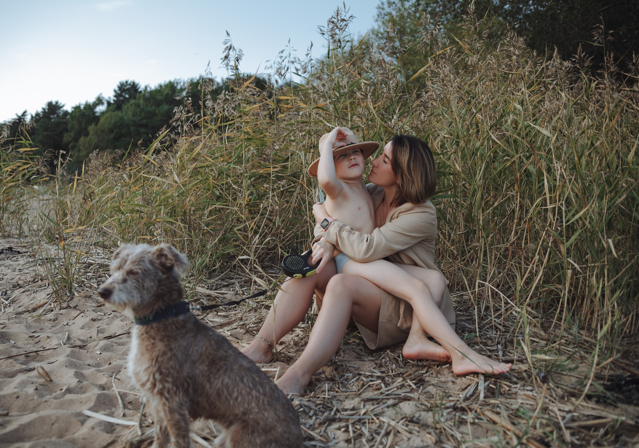 Семейная прогулка с собакой. Семейный фотограф, свадебный фотограф, женский портрет в Санкт-Петербу