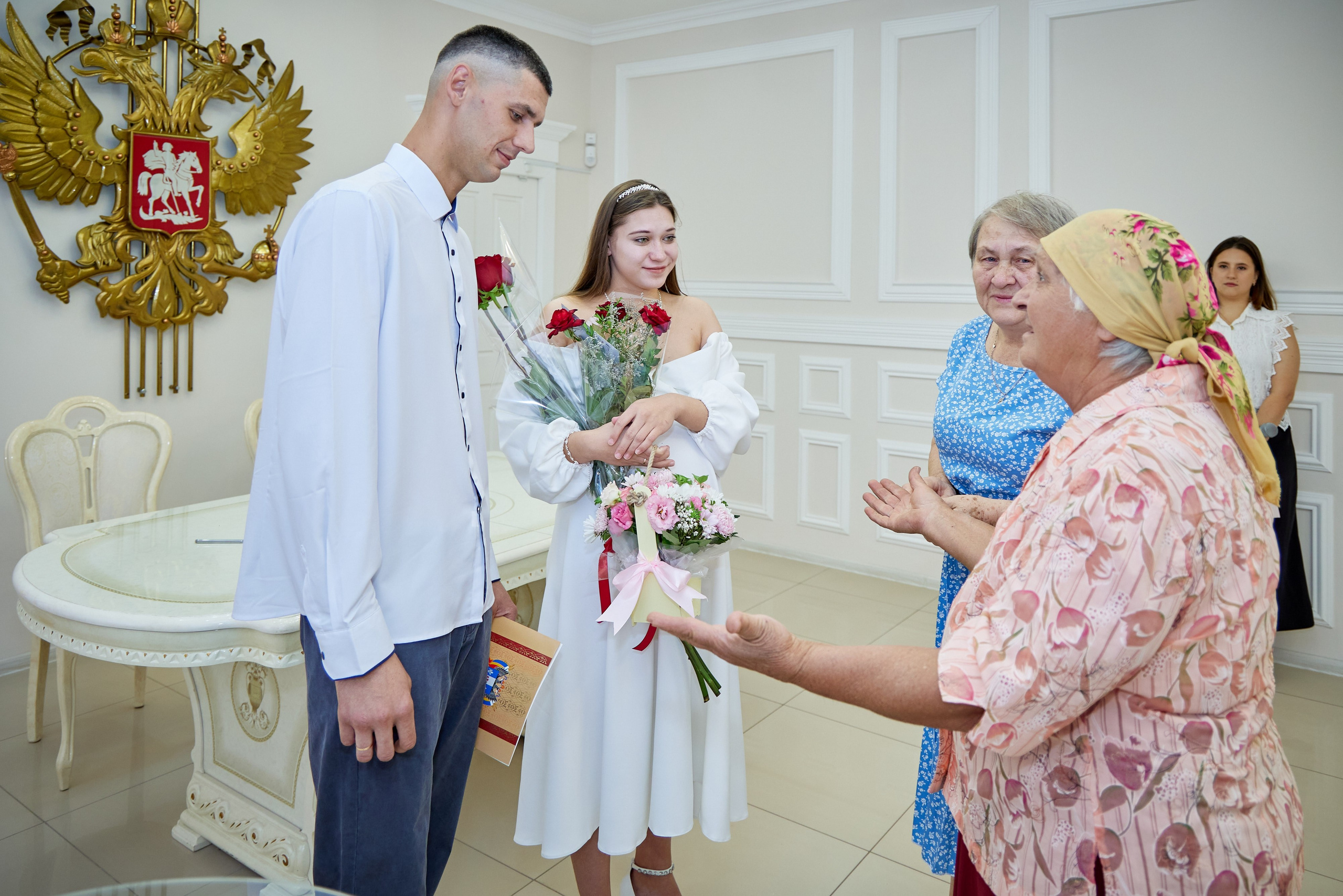 Фотосъемка в ЗАГСе, прогулка молодых, банкет