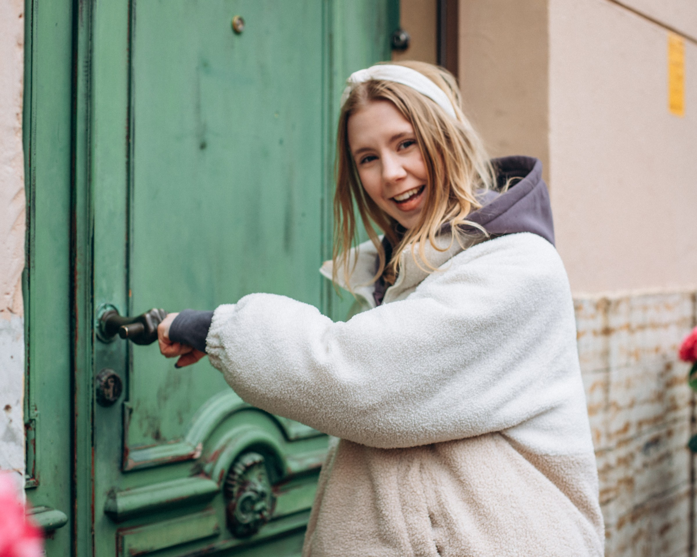 Маша в мае. Фотопрогулка в Петербурге. Индивидуальный и семейный фотограф в Санкт-Петербурге