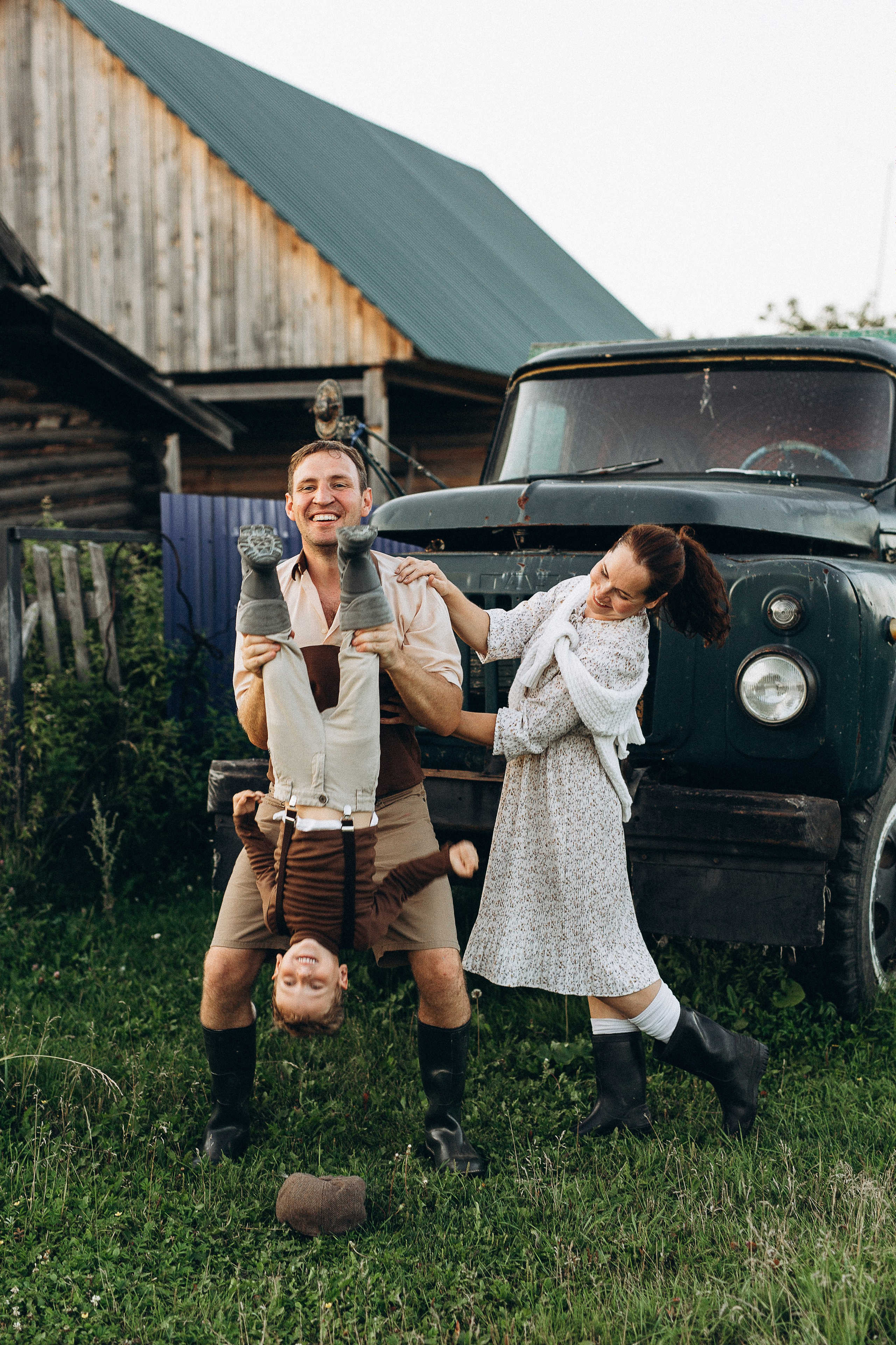 Даша, Денис, Макс, сибирское лето в деревне. Семейный фотограф в Москве Марина Петра