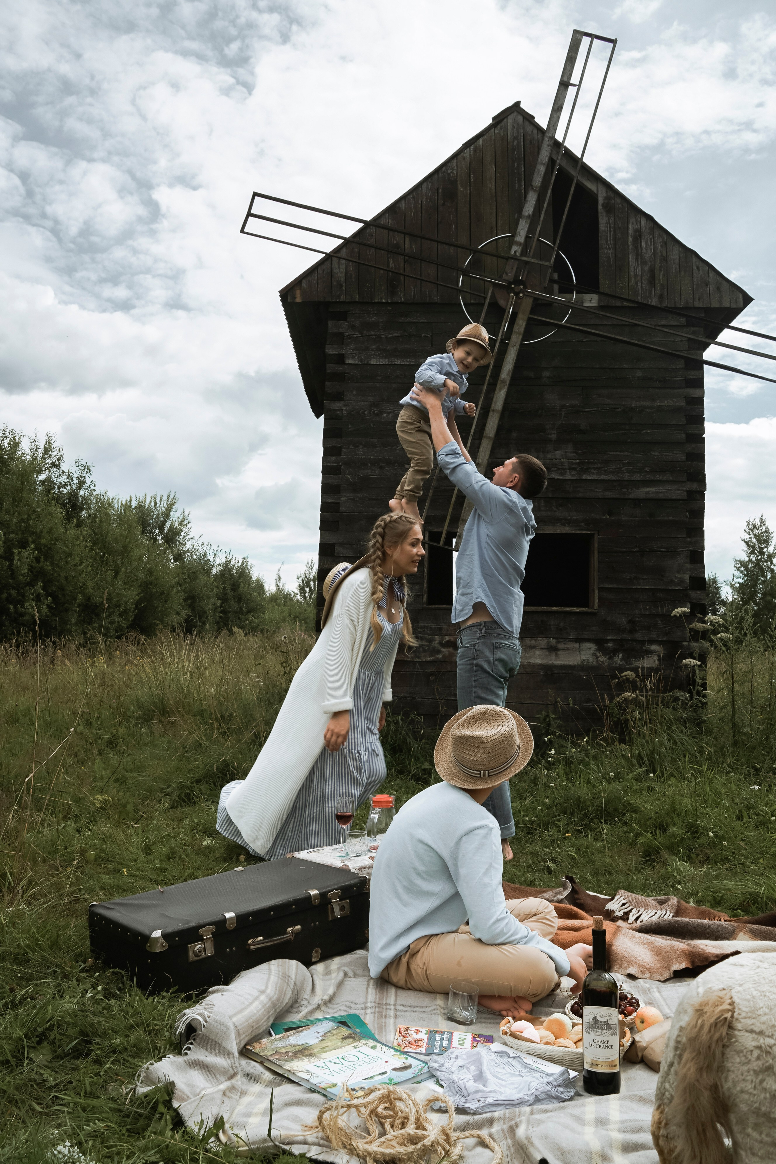Семейная съёмка на старой Мельнице. Свадебный, семейный и контент фотограф в Санкт- Петербурге Елена Грие