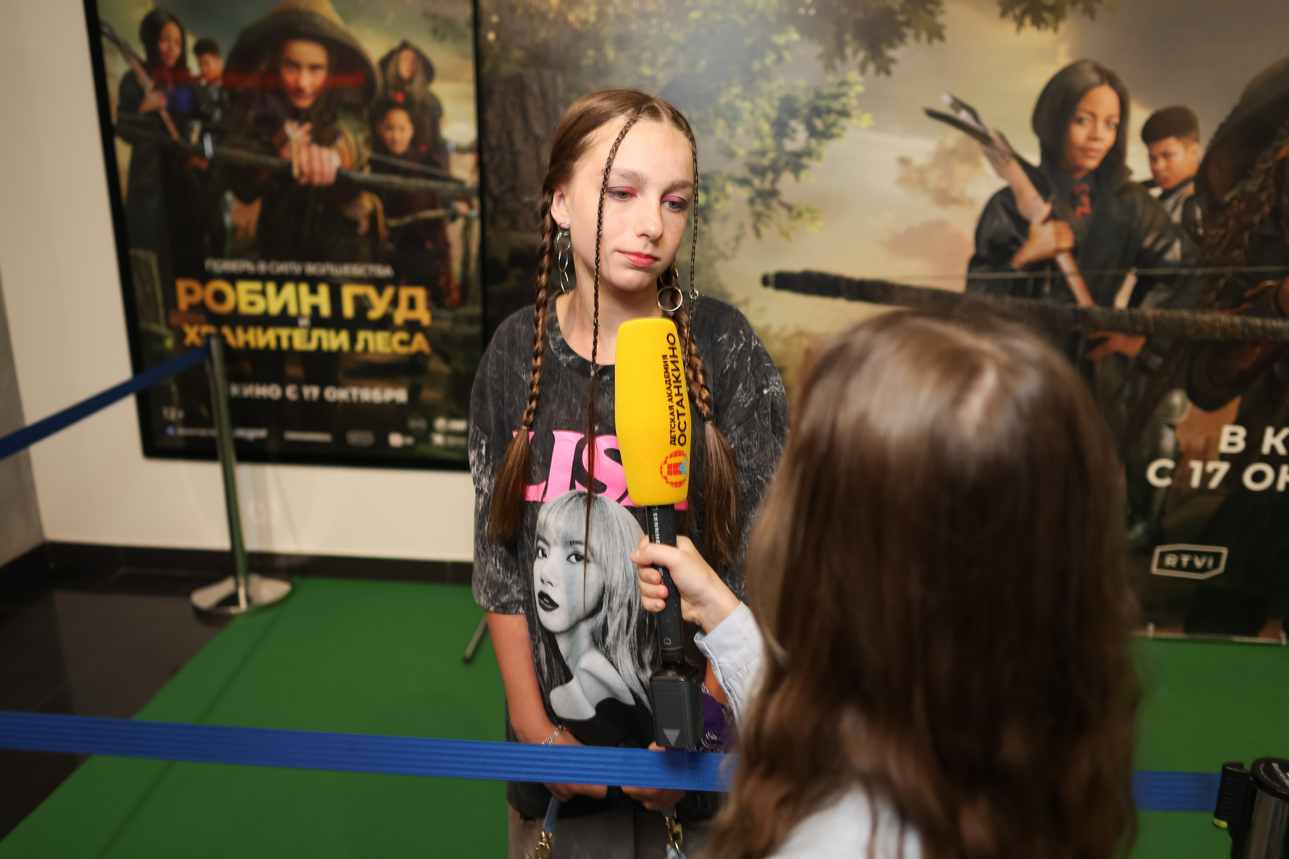 Школа «Останкино» на премьере Робин Гуд. Репортажный фотограф видеограф в Москве Ольга Плаксина