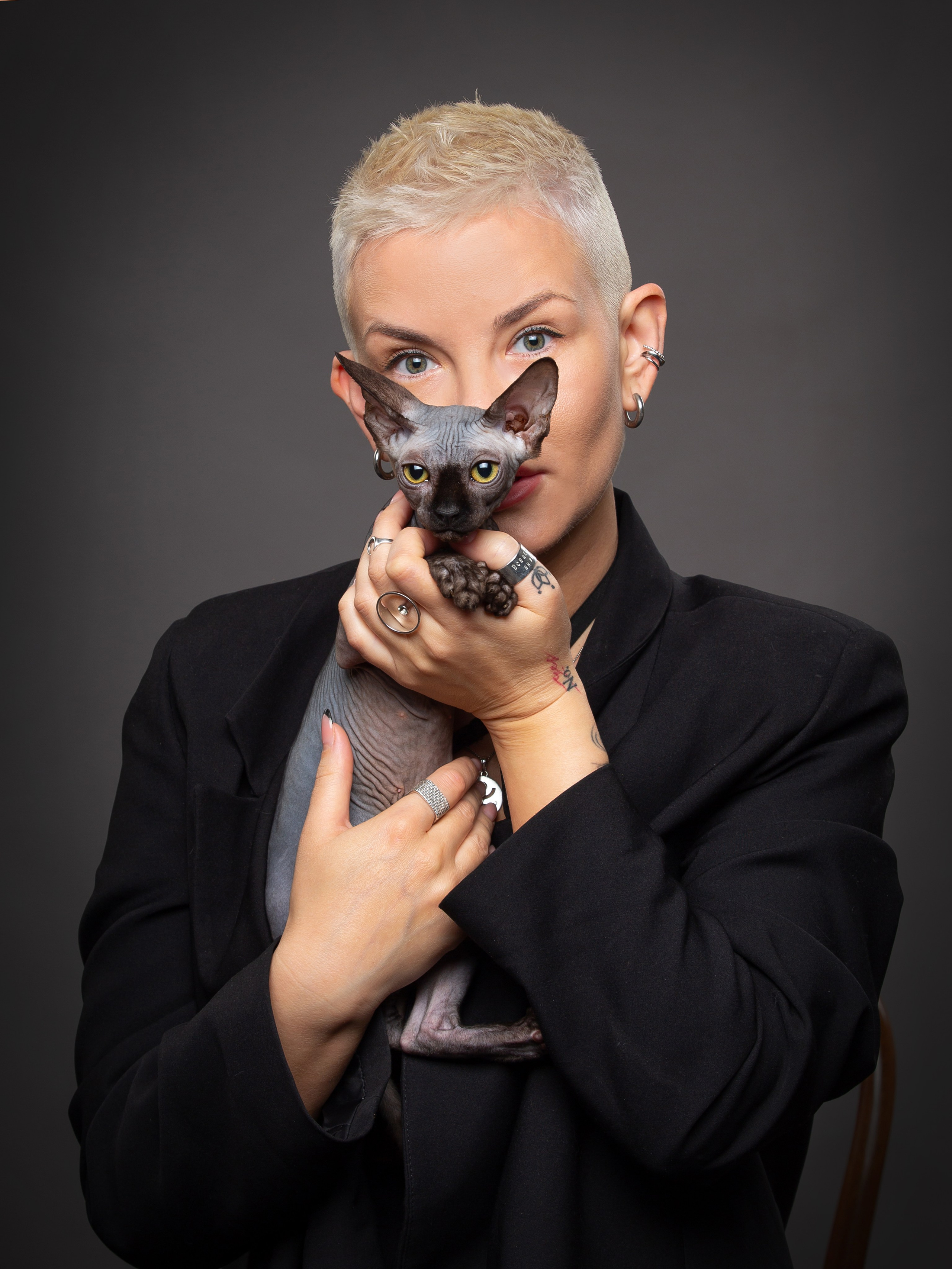 С кошкой. Фотограф Мария Кольцова