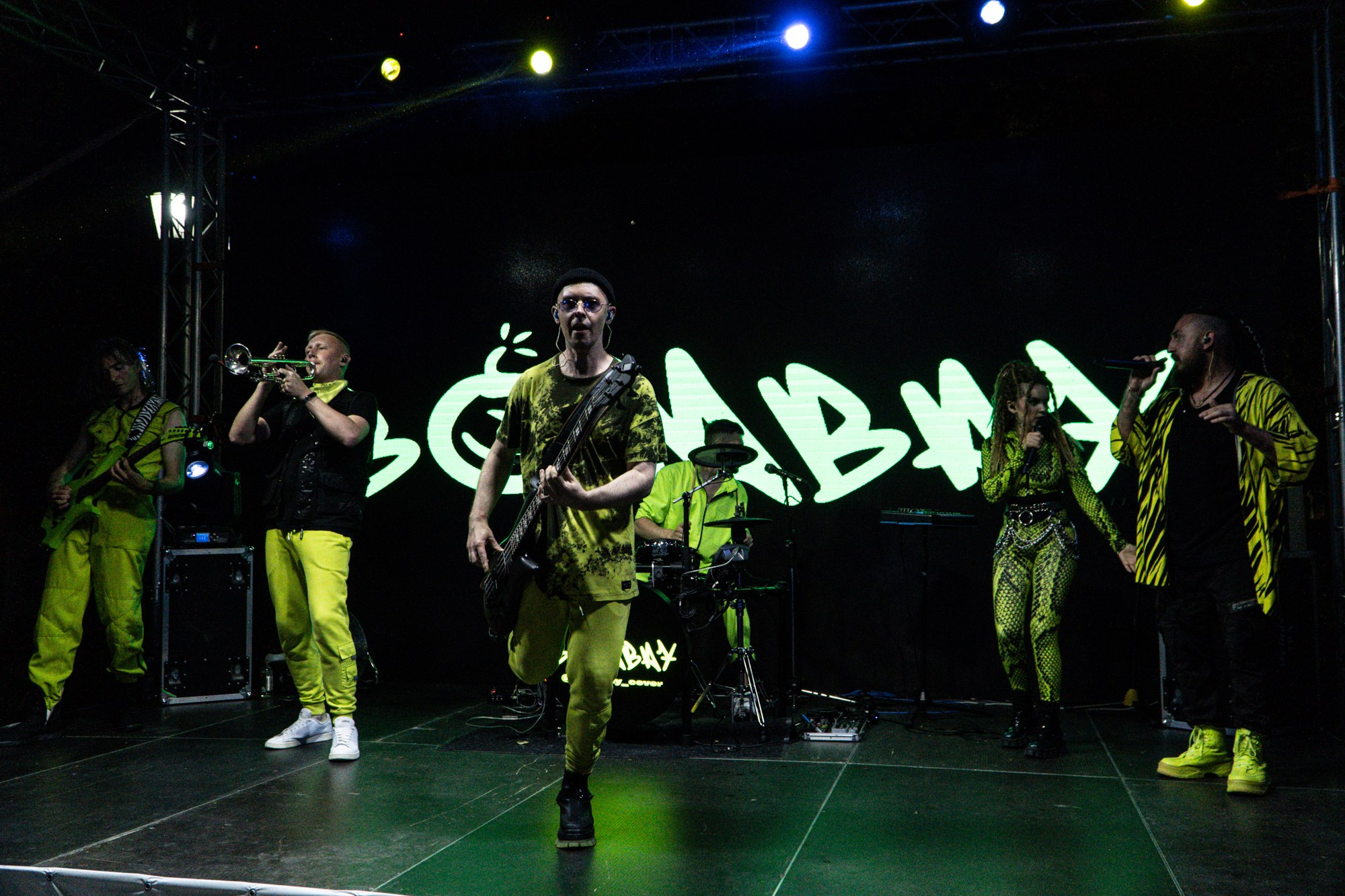 Концерт группы Бомбей. Репортажный, промышленный и маркетплейс-фотограф Дмитрий Чернат