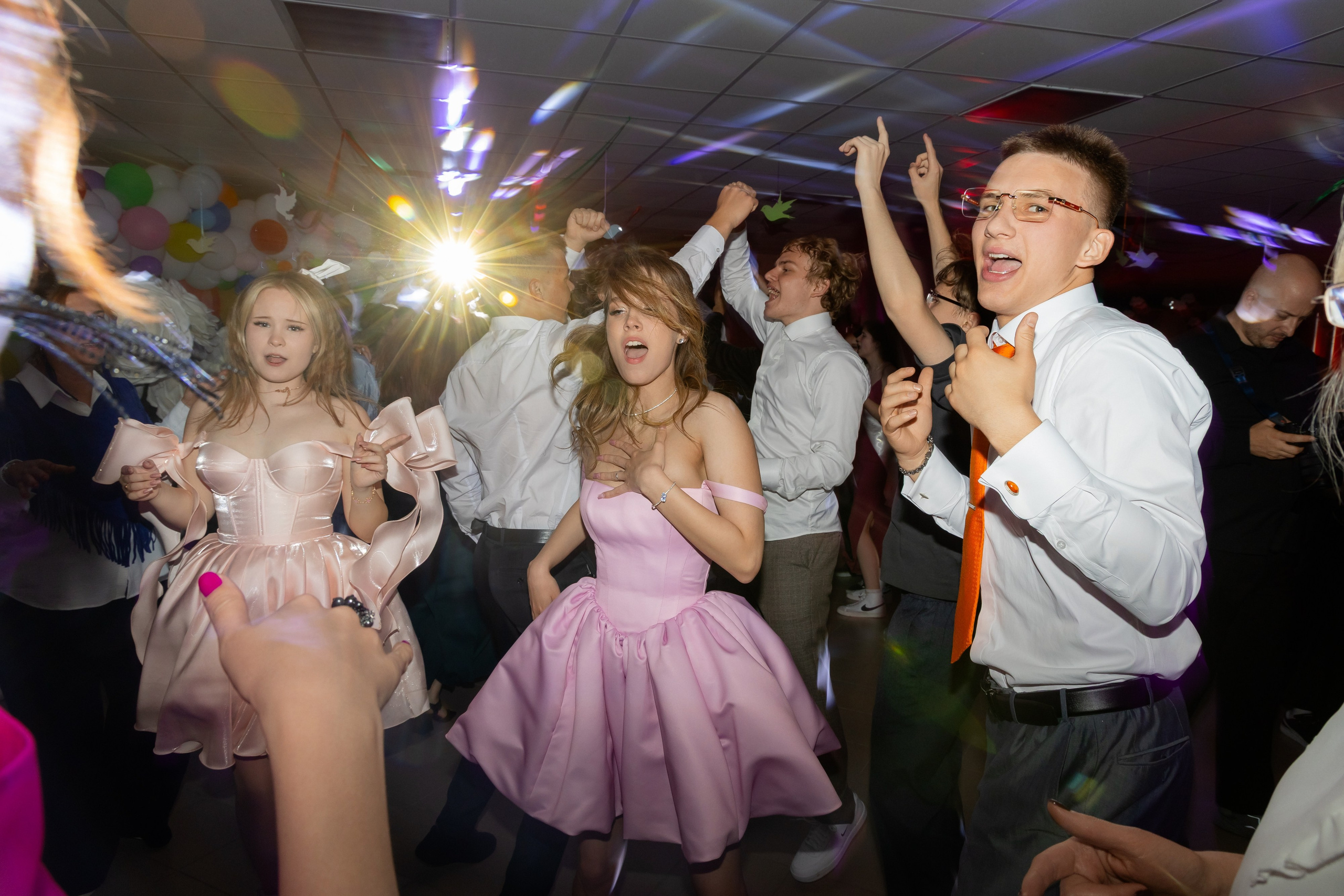 Школьный выпускной 2025 год в Минске, Беларуси. Свадебный фотограф в Минске/Беларуси Сергей Спиридонов