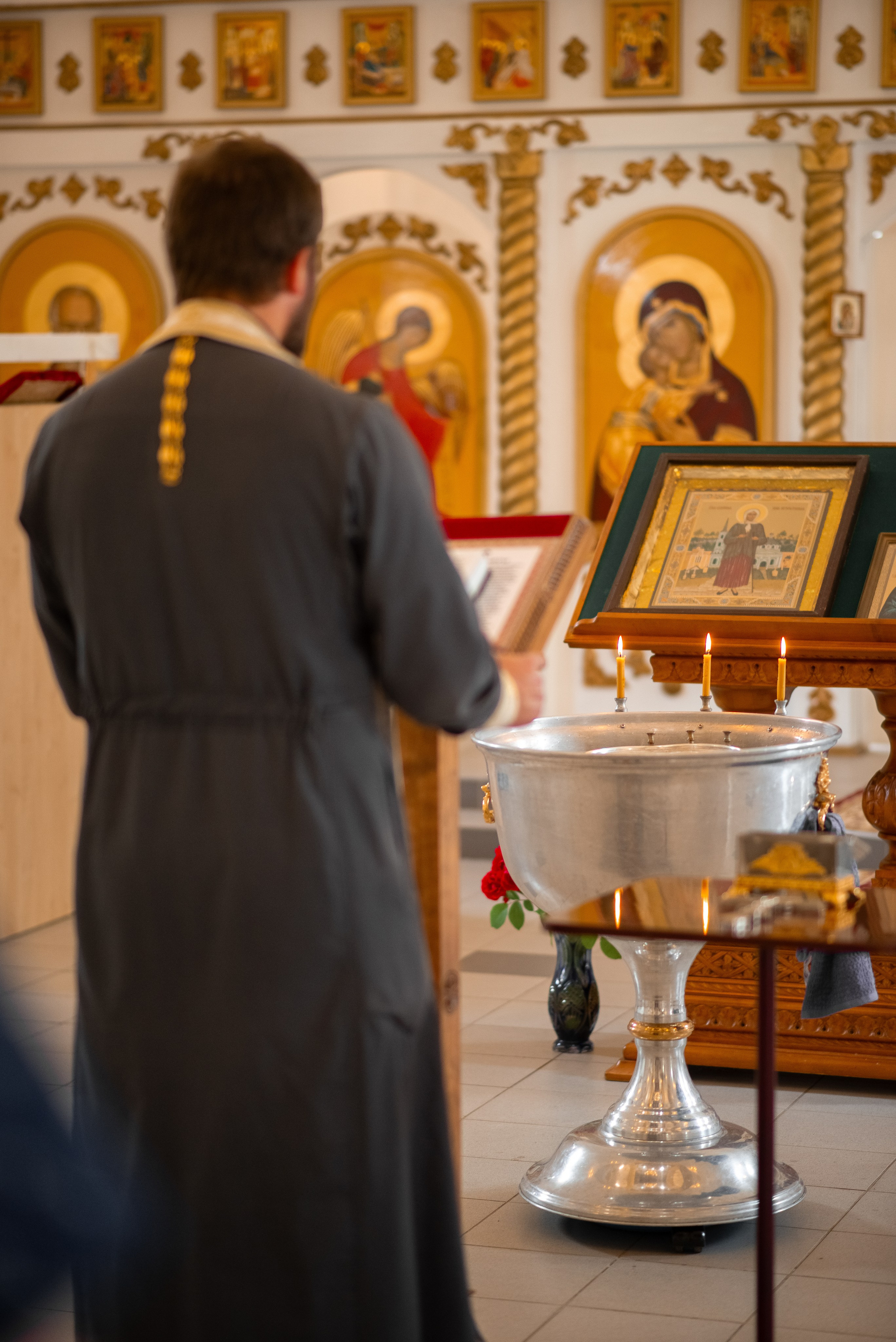 Крещении Мии в хр.Ксении Петербургской. Семейный фотограф на выписку из роддома и крещение Минск Настя Гришук