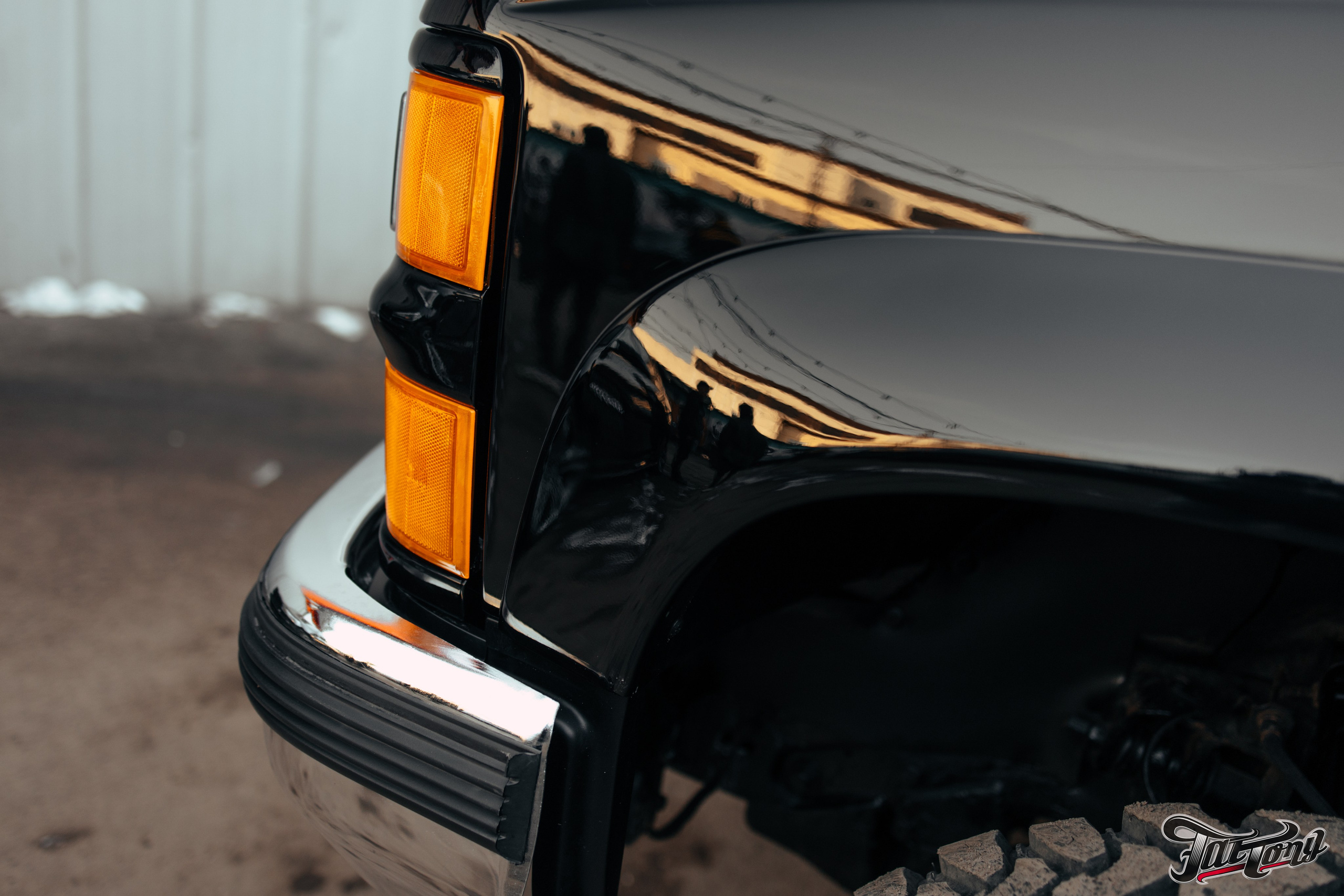 Chevrolet Tahoe I ремонт по кузову и окрас, пошив салона. DeLorein