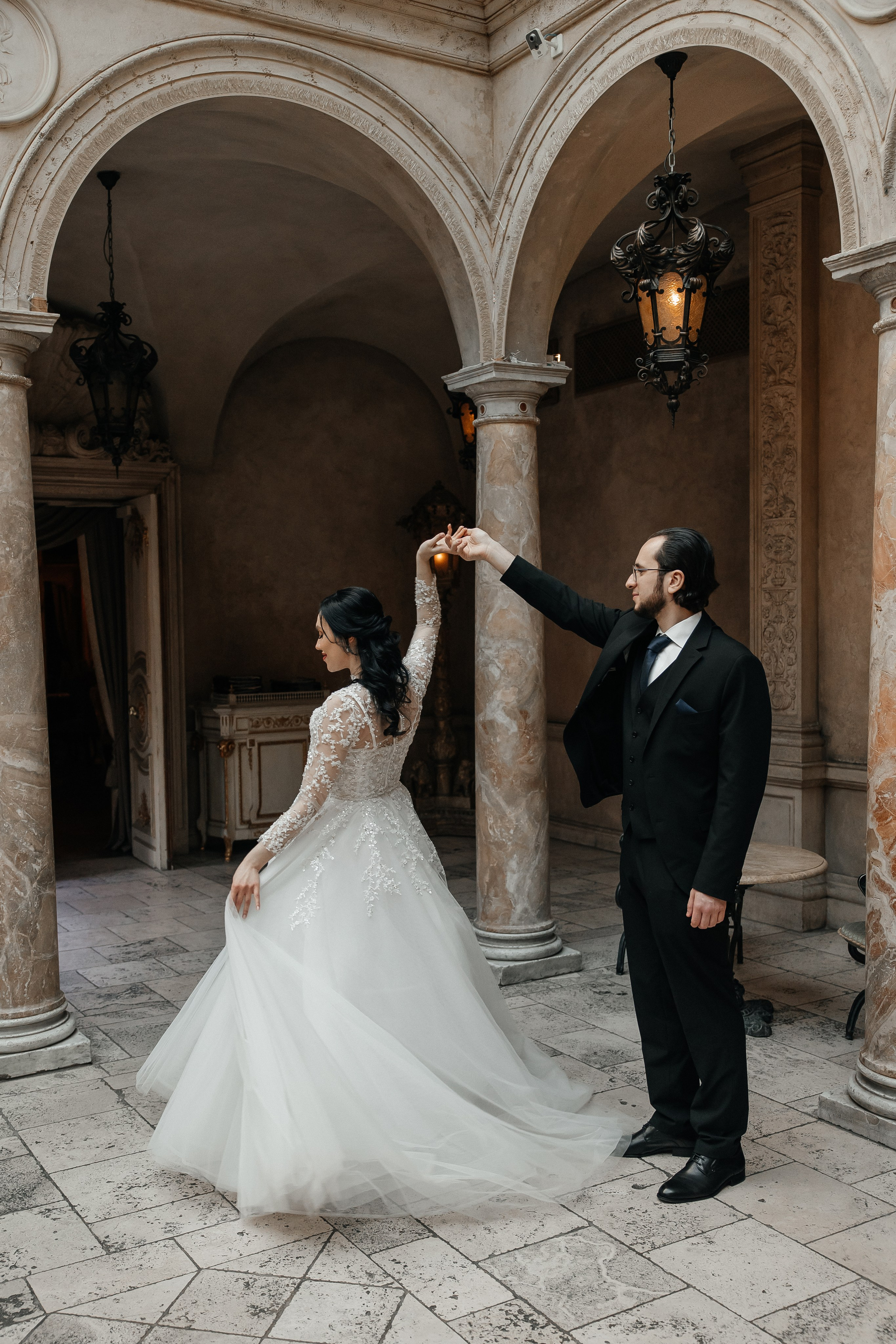 Свадебная фотосессия в ресторане Турандот. Свадебный фотограф в Москве Дарья Олендарёва