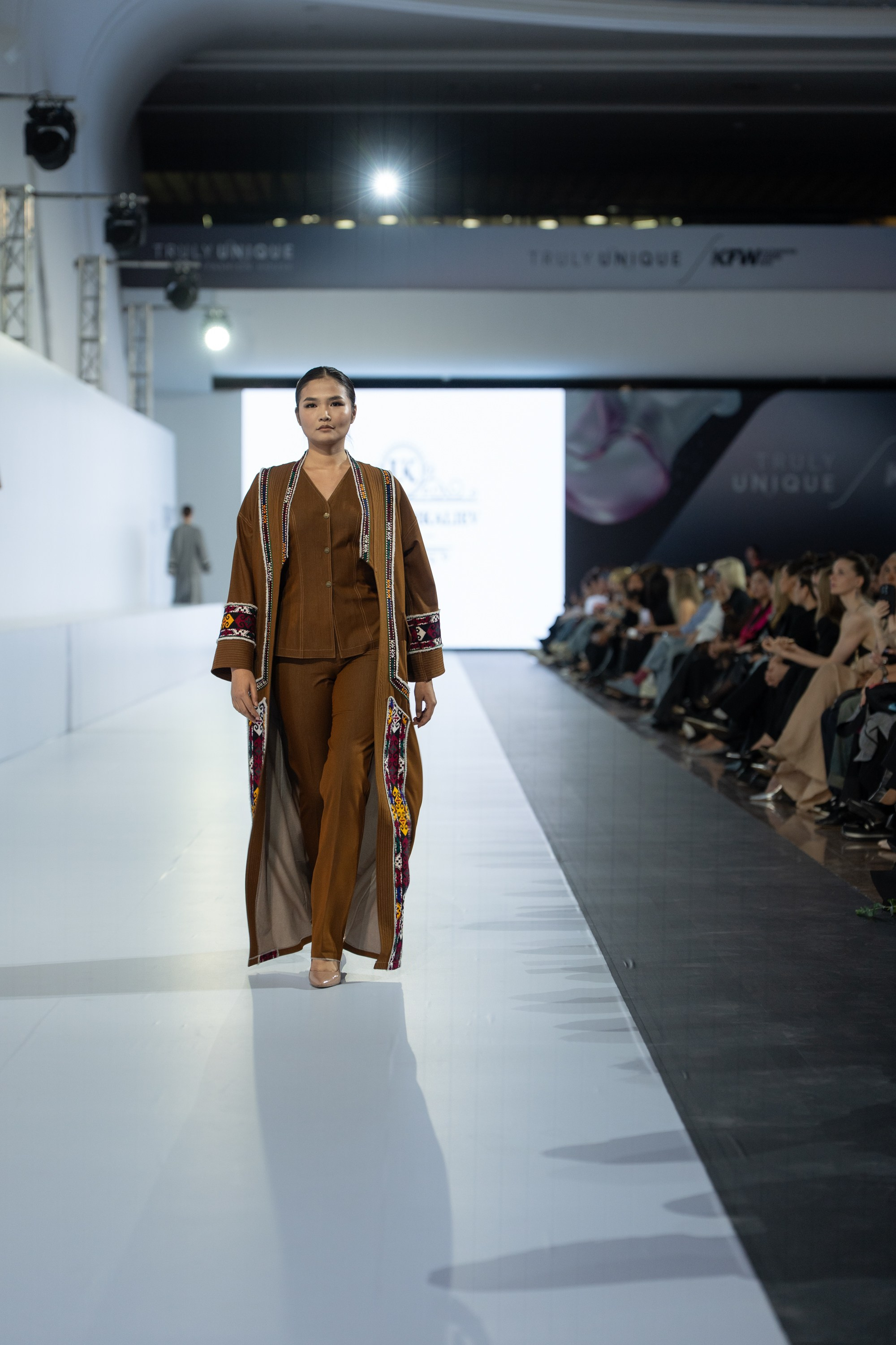 Umed Kuchkaliev. Сайт Алматинского НЮ АРТ, будуар и фэшн фотографа Дениса Карпенко