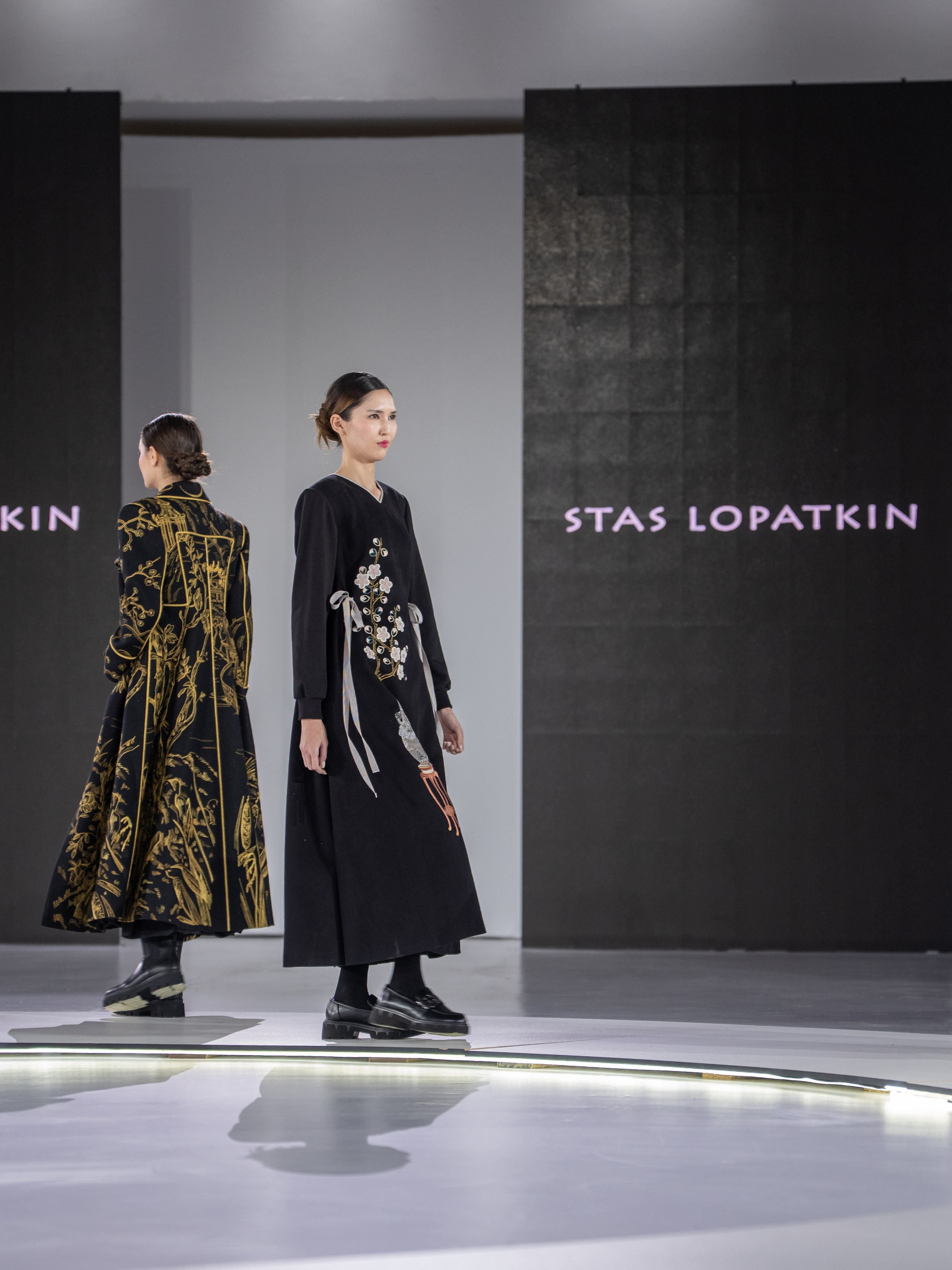 Дизайнер Stas Lopatkin. Сайт Алматинского НЮ АРТ, будуар и фэшн фотографа Дениса Карпенко