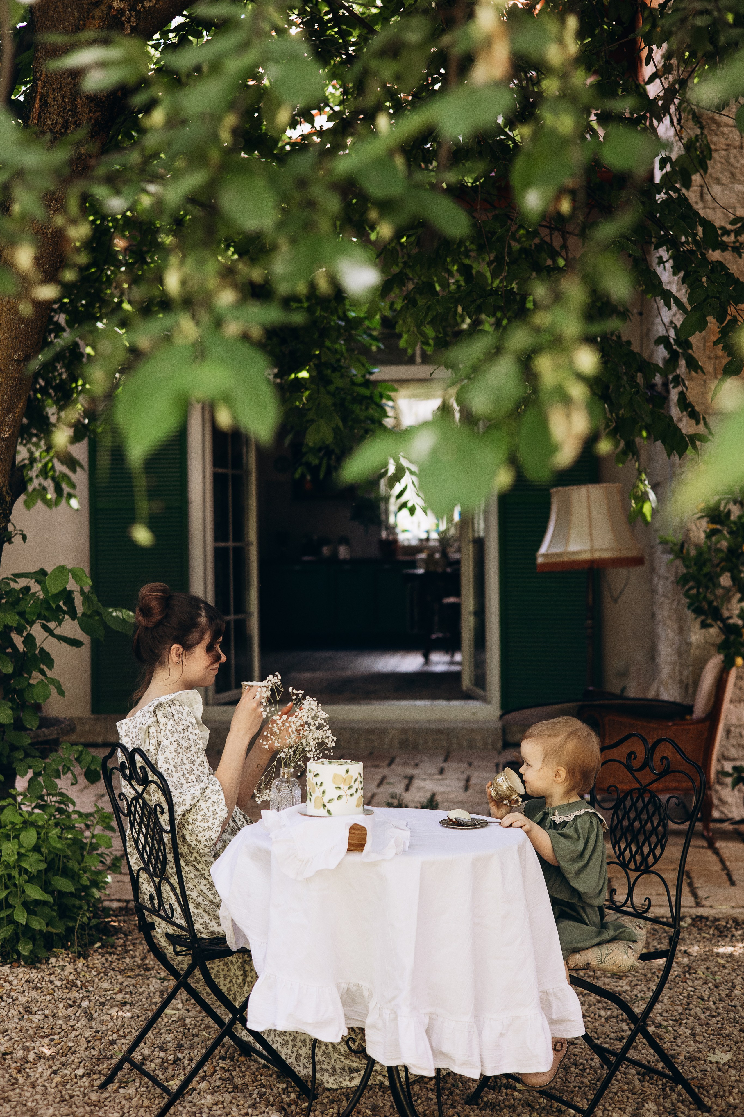 Художницы Настя и Тонечка в Villa Rossa. Семейный фотограф в Москве Марина Петра