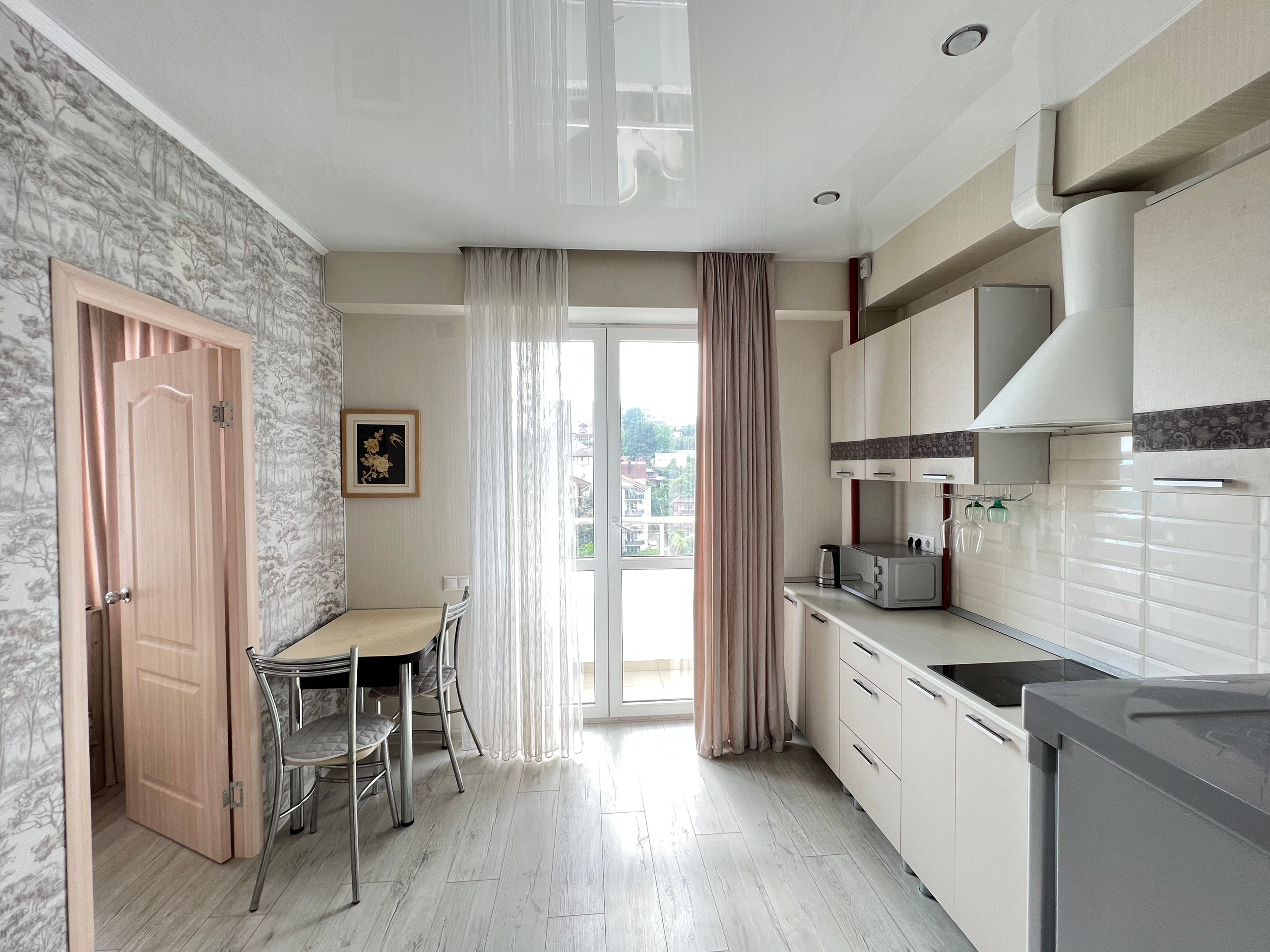 Уютная, светлая квартира в центральном районе Сочи рядом с морем!. Квартиры посуточно, длительно в Сочи, LARA APART GROUP