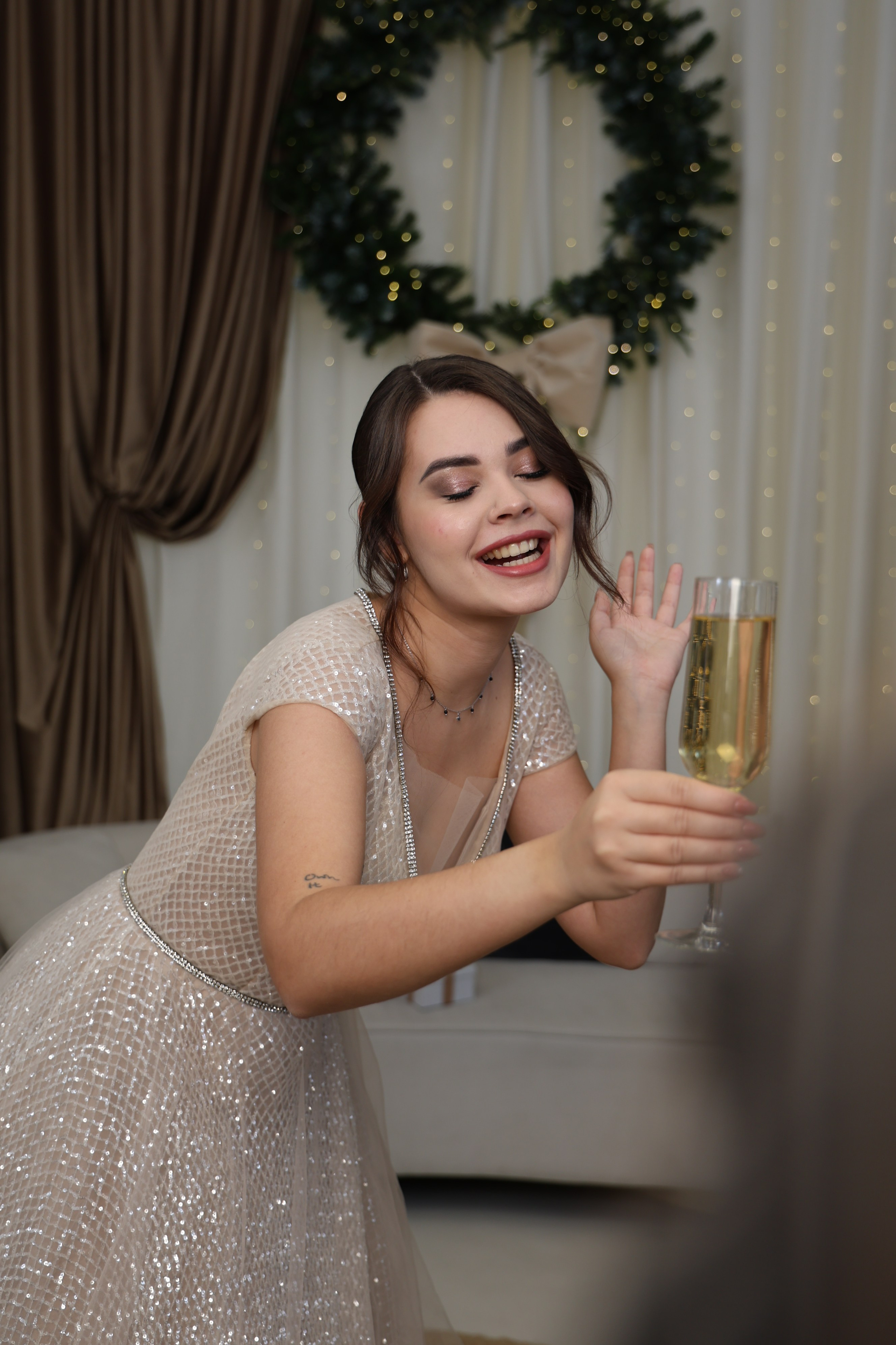 Фотосессия, Новый год, красивое платье, подарки, шампанское. Свадебный, семейный, женский и детский фотограф из Екатеринбурга
