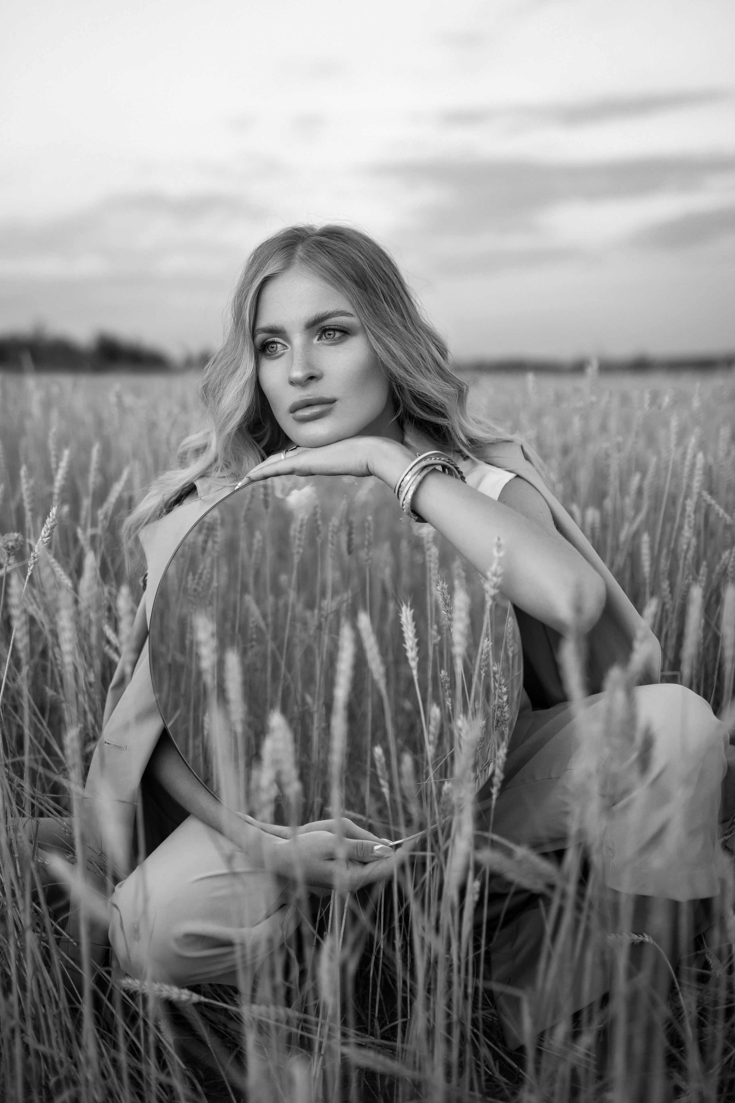 Модельная съемка в поле. Главная