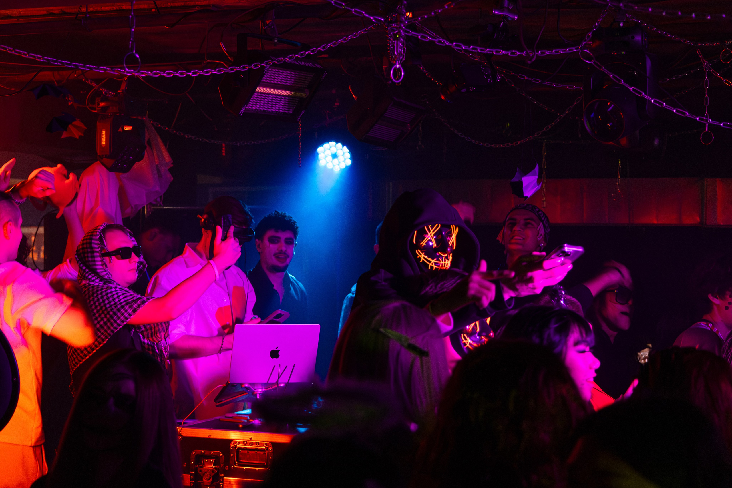 ВЫШКА WAVE — HALLOWEEN. Портретный фотограф в Алматы