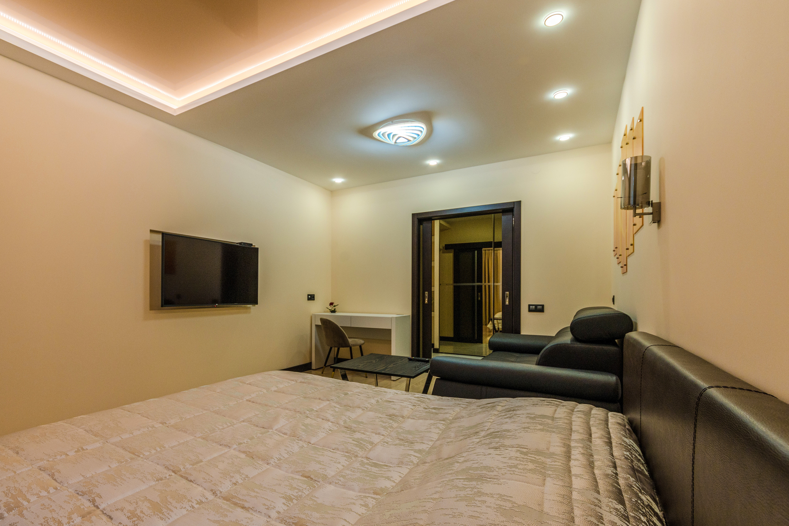 Апартаменты на ул. Ленина. Фотограф Платон Македонский