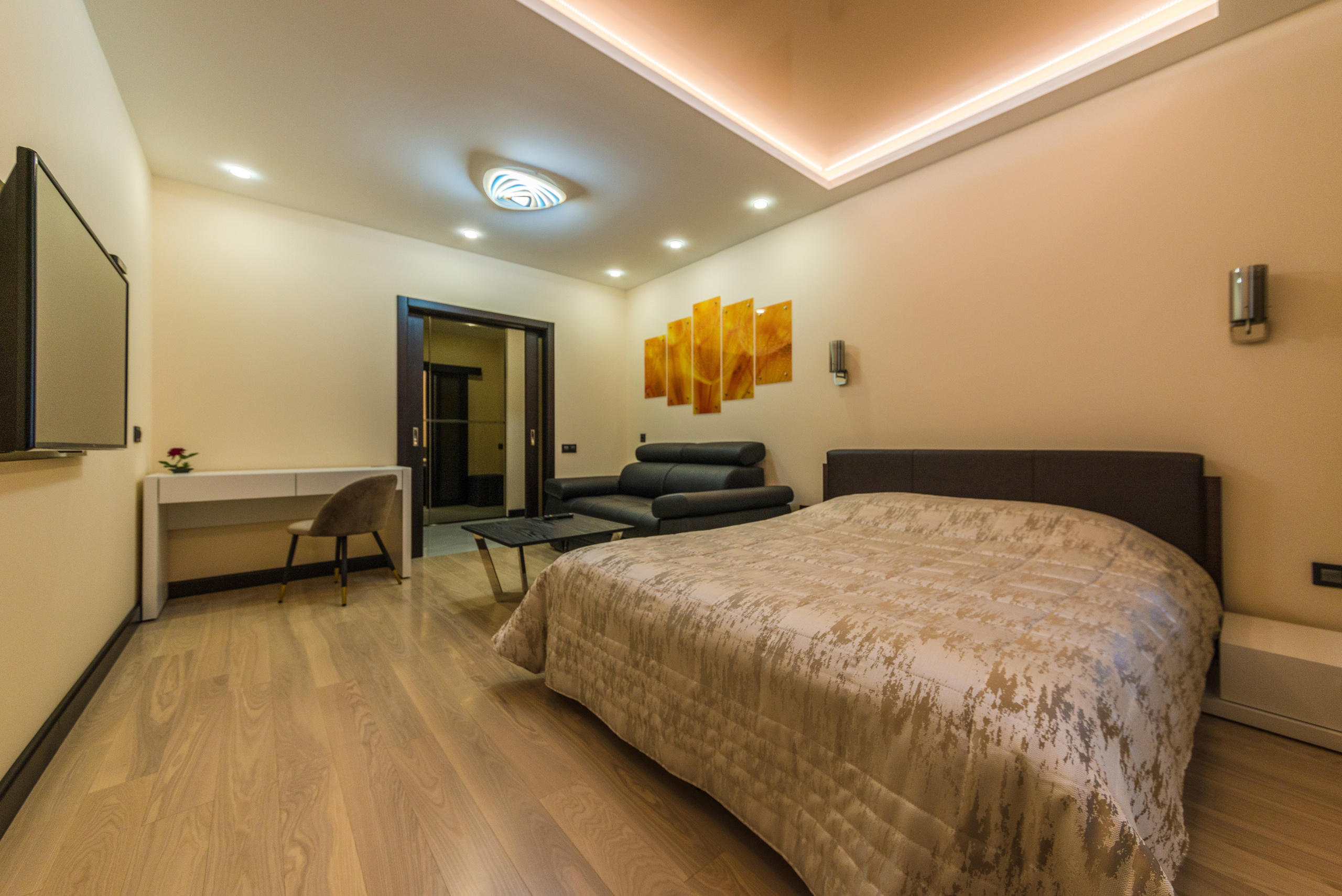 Апартаменты на ул. Ленина. Фотограф Платон Македонский