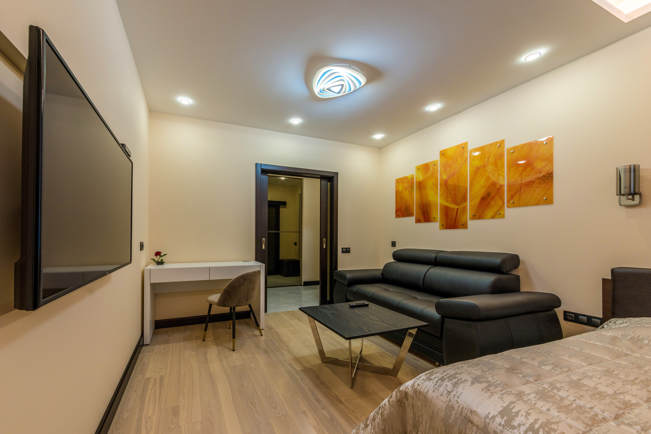 Апартаменты на ул. Ленина. Фотограф Платон Македонский